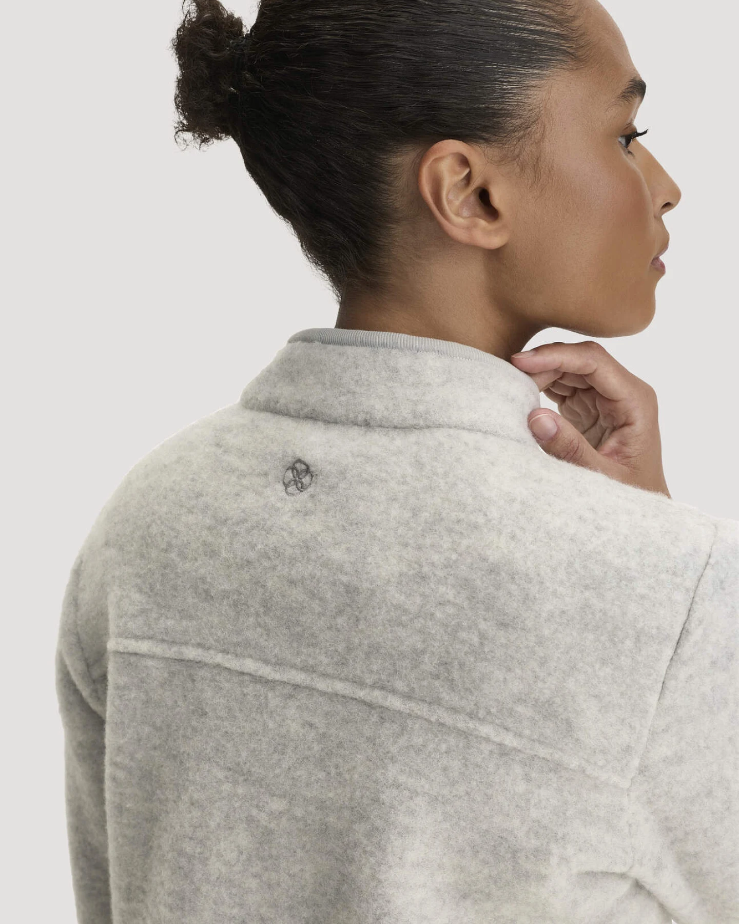 hessnatur Damen Wollfleece Jacke Regular aus Bio-Merinowolle - grau - Größe L – Ansicht 4