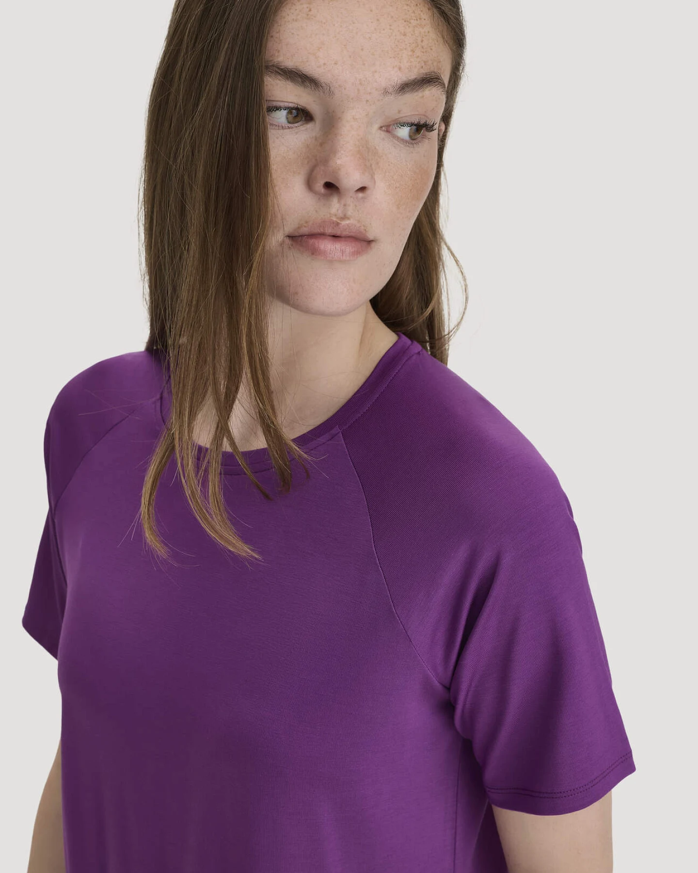 hessnatur Loungewear T-Shirt Regular ACTIVE COMFORT aus TENCEL™ Lyocell - lila - Größe 34 – Ansicht 4