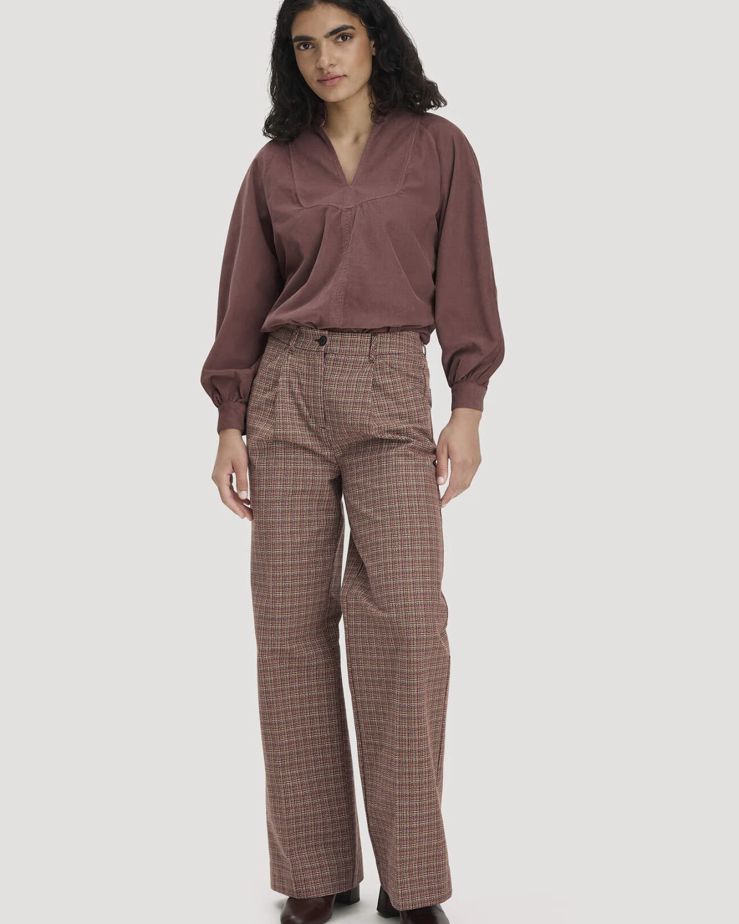 hessnatur Damen Cord-Bluse Regular aus Bio-Baumwolle - rot - Größe 38 – Ansicht 2