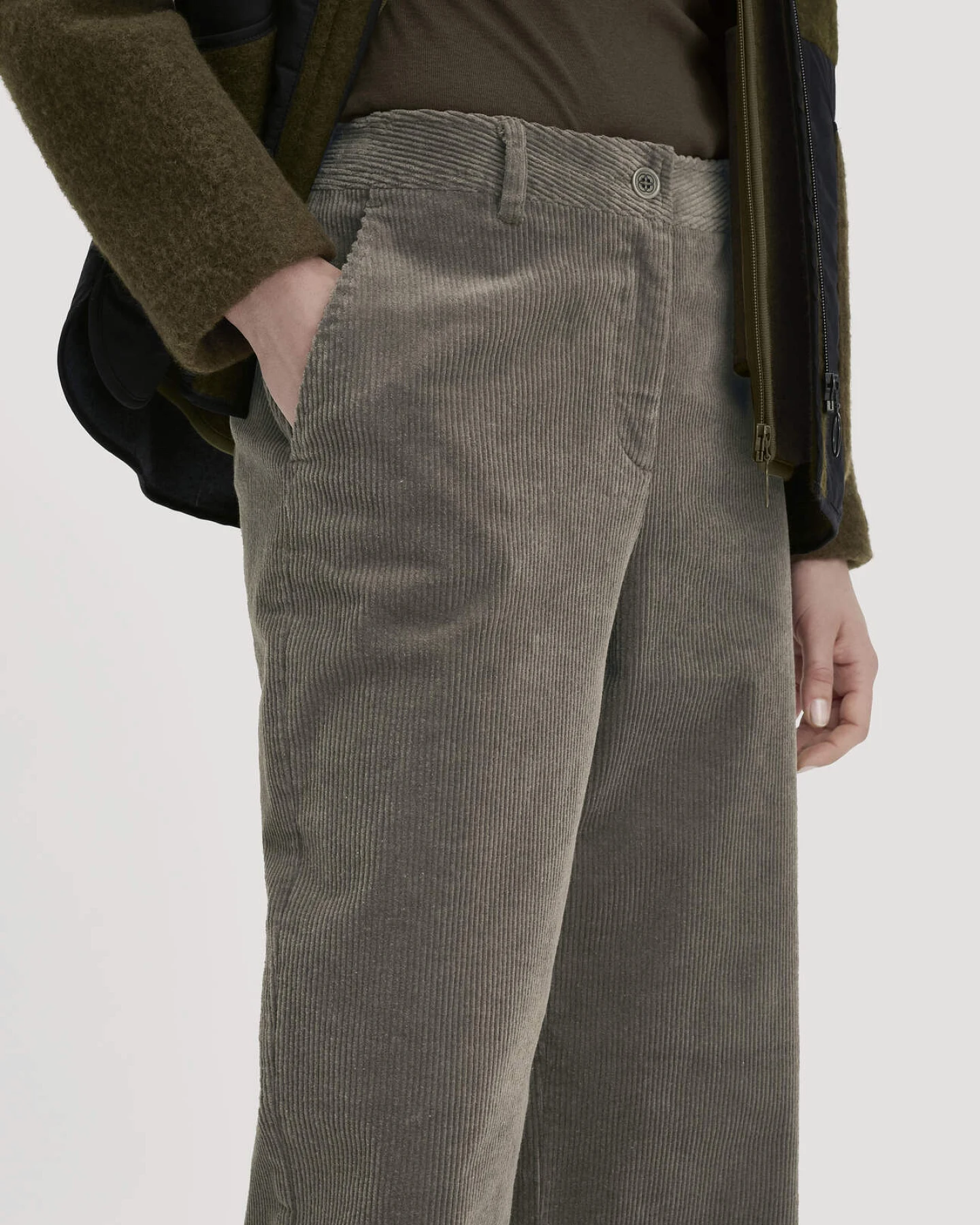 hessnatur Damen Cordhose Wide Leg Relaxed aus Bio-Baumwolle - grün - Größe 38 – Ansicht 3
