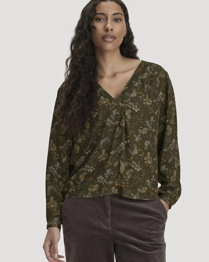 hessnatur Damen Bluse Relaxed aus LENZING™ ECOVERO™ Satin - grün - Größe 40