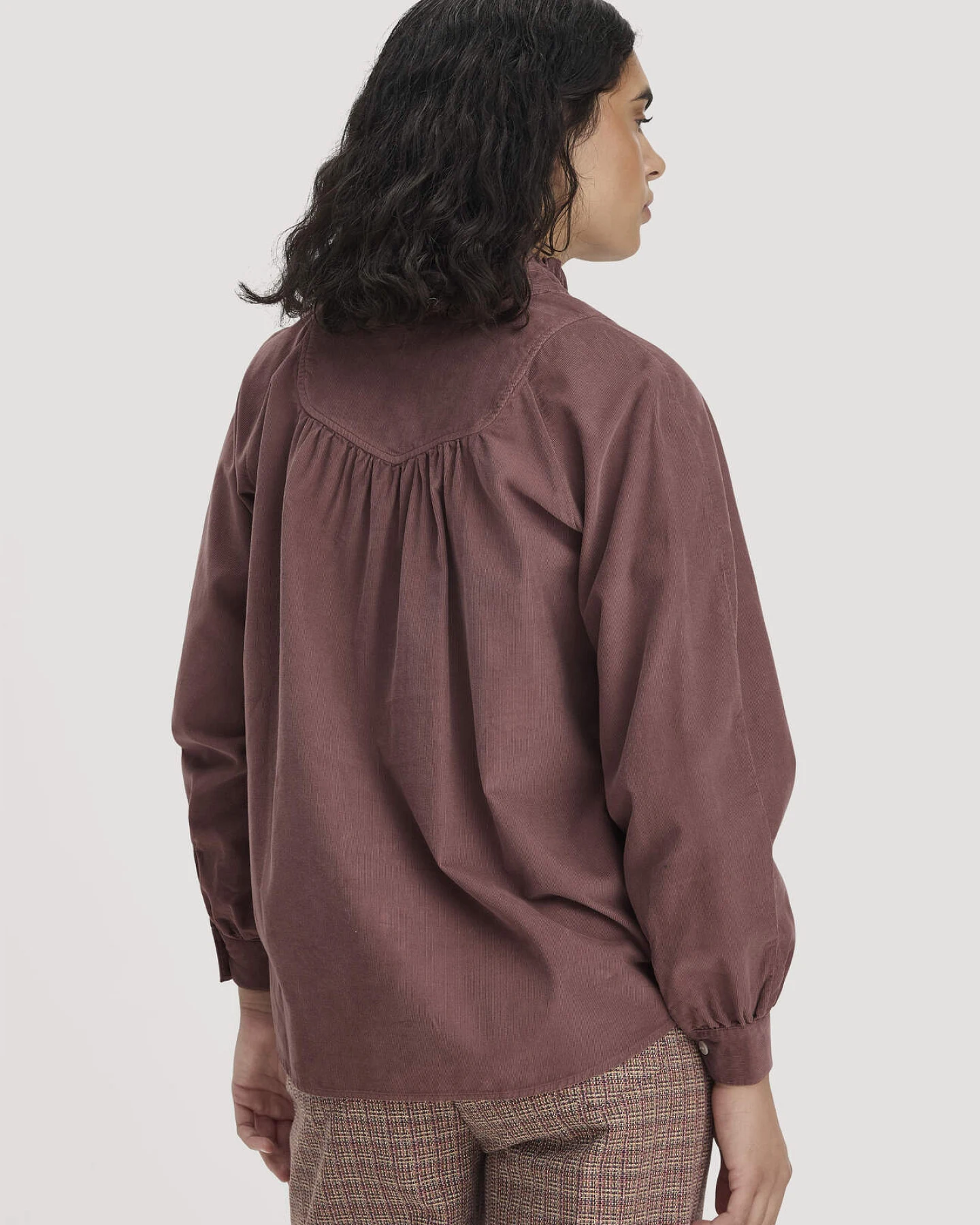 hessnatur Damen Cord-Bluse Regular aus Bio-Baumwolle - rot - Größe 34 – Ansicht 3