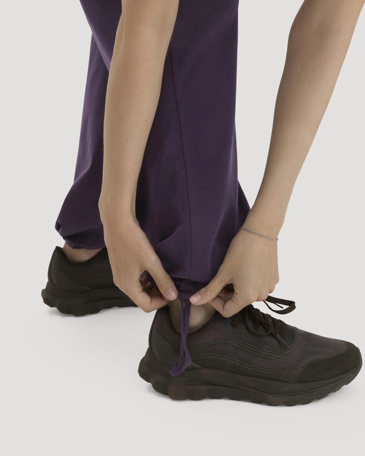hessnatur Loungewear Hose Regular ACTIVE LIGHT aus Bio-Baumwolle - lila - Größe M – Ansicht 3