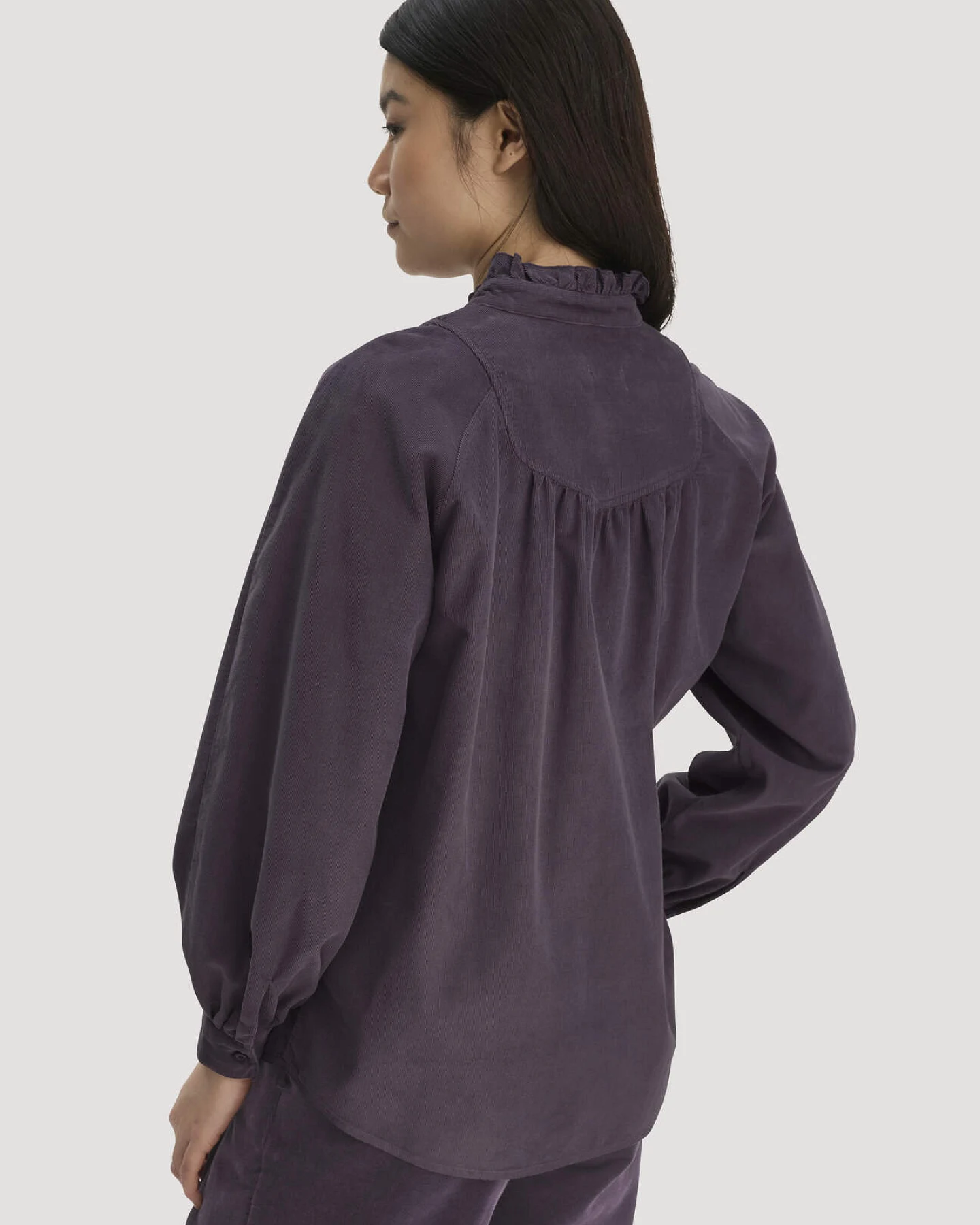 hessnatur Damen Cord-Bluse Regular aus Bio-Baumwolle - lila - Größe 48 – Ansicht 3