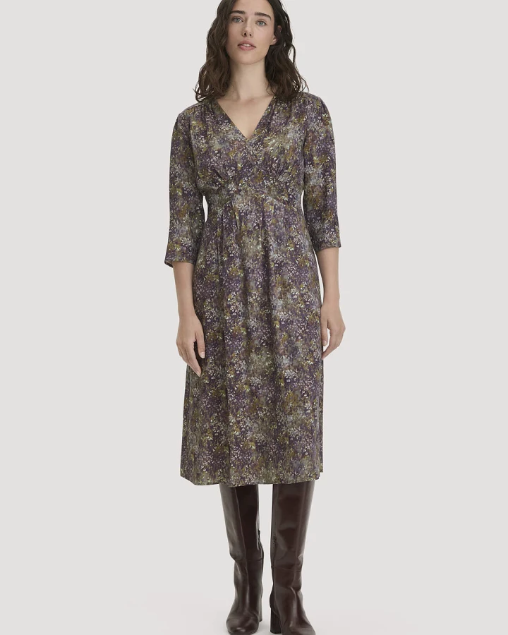 hessnatur Damen Kleid tailliert aus TENCEL™ Lyocell und LENZING™ ECOVERO™ Viskose - lila - Größe 44