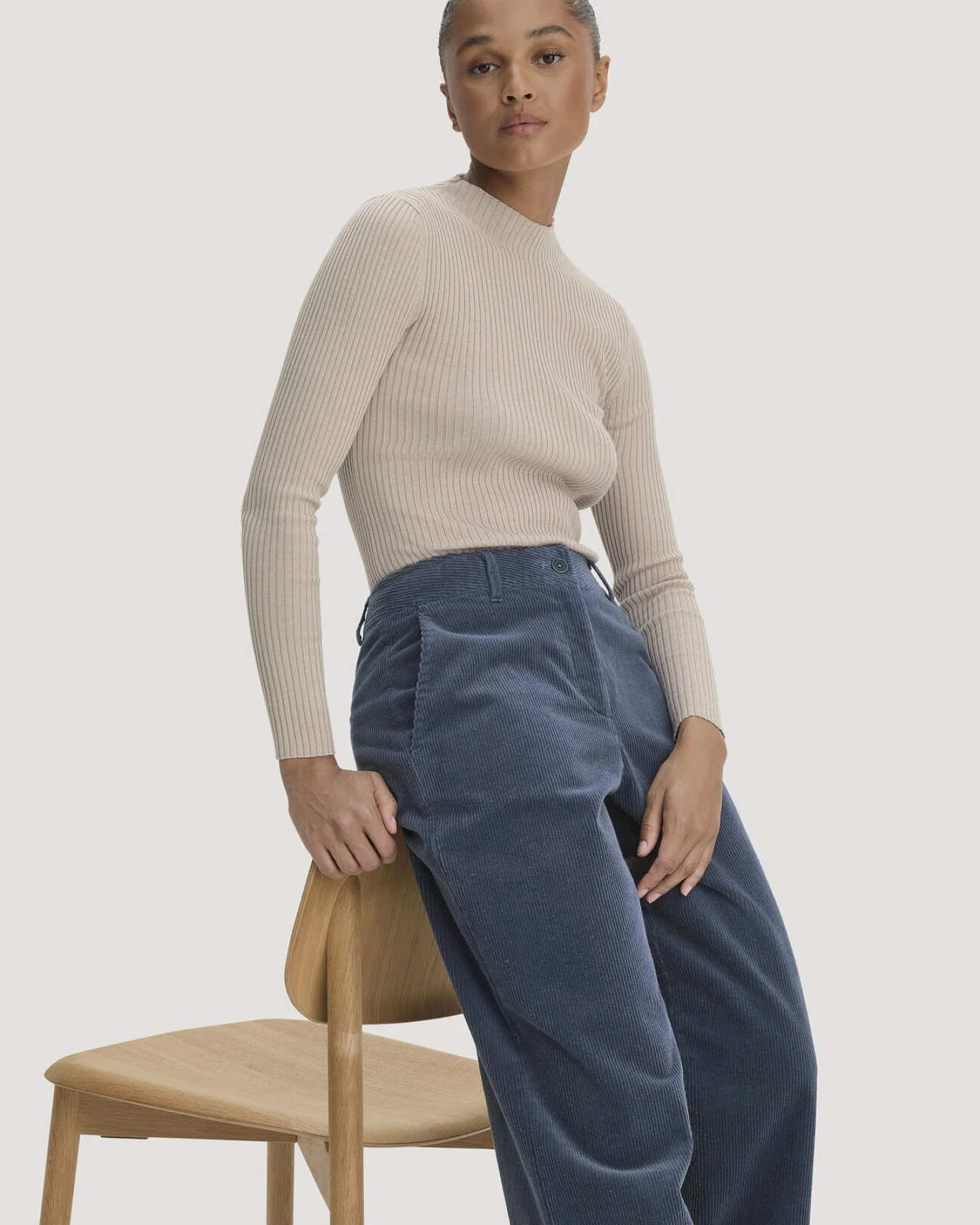 hessnatur Damen Cordhose Wide Leg Relaxed aus Bio-Baumwolle - blau - Größe 46 – Ansicht 4