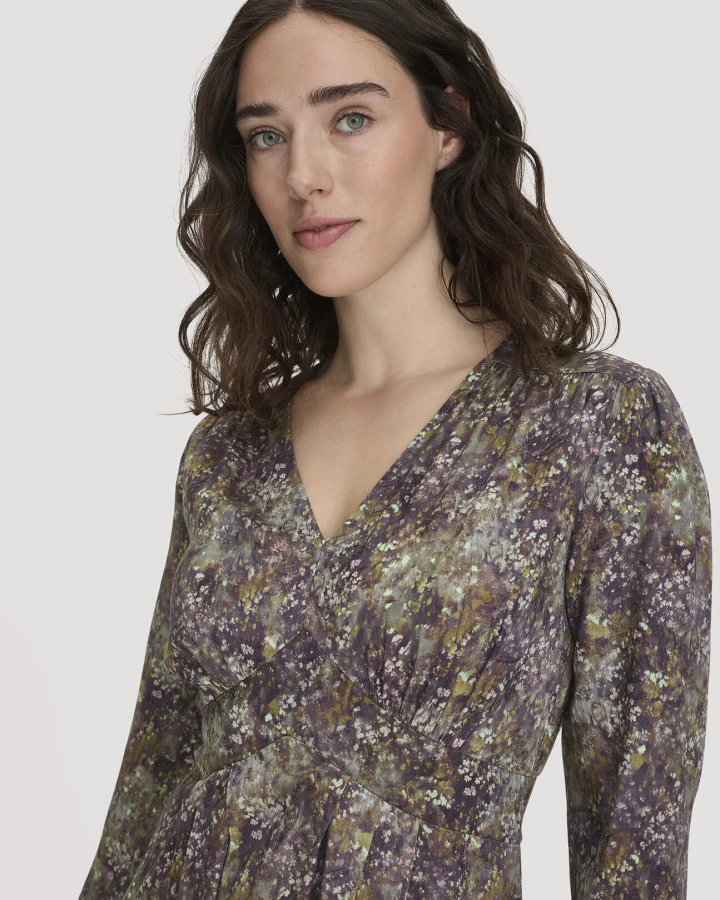 hessnatur Damen Kleid tailliert aus TENCEL™ Lyocell und LENZING™ ECOVERO™ Viskose - lila - Größe 34 – Ansicht 3