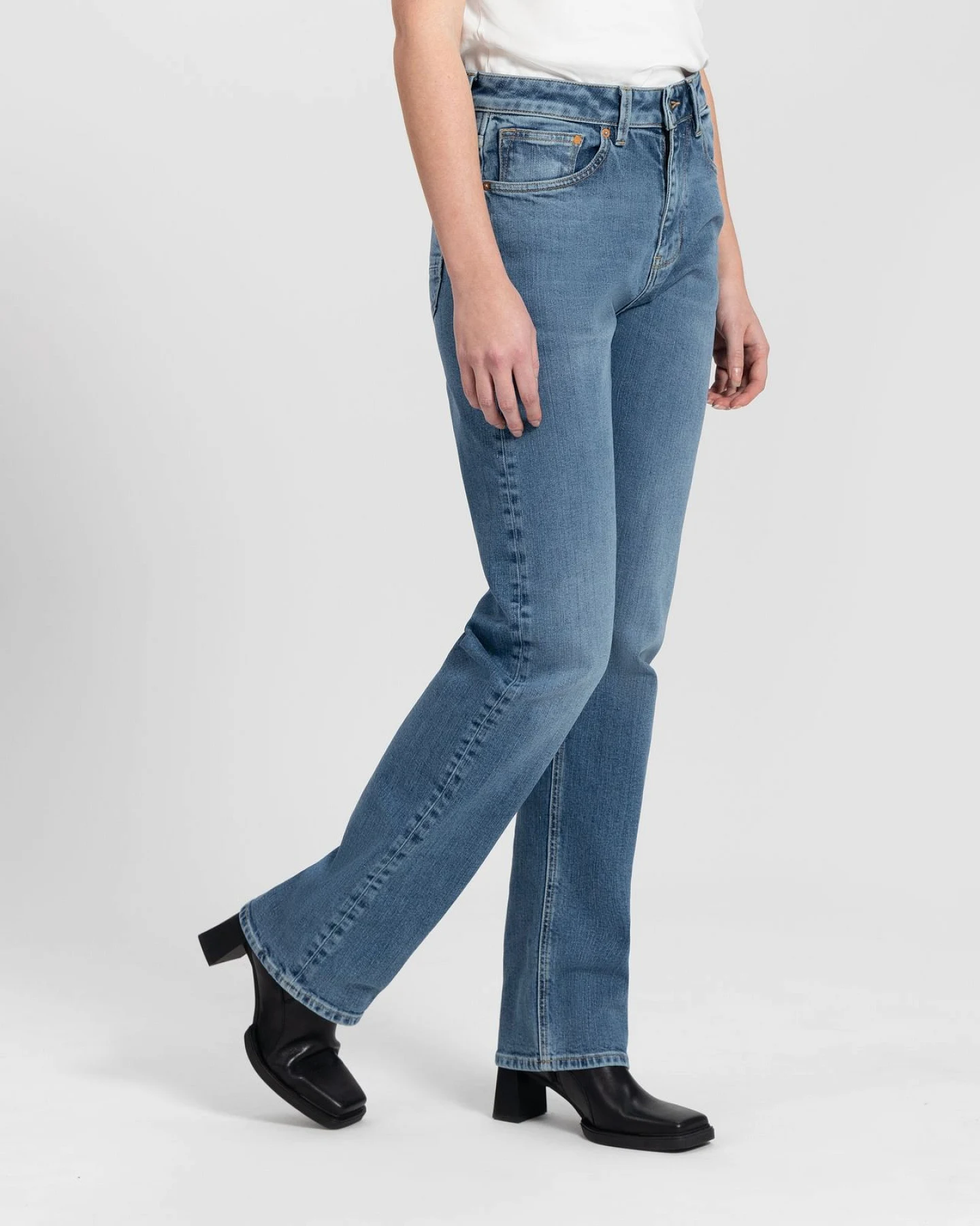 Kuyichi Damen vegan Jeans Straight Rosa Vintage Blau – Ansicht 2