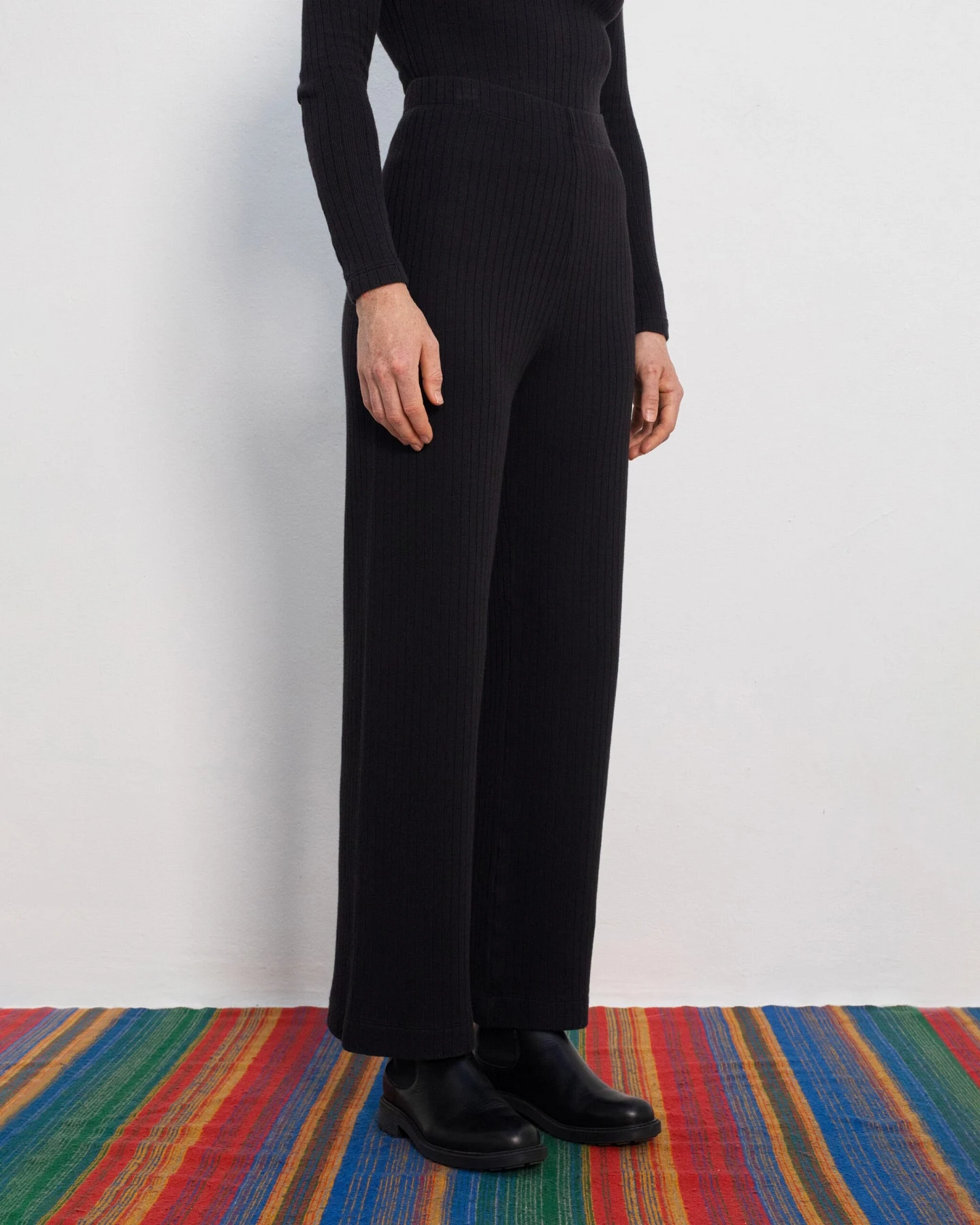 Rotholz Damen vegan Hose Gerippt Schwarz – Ansicht 2