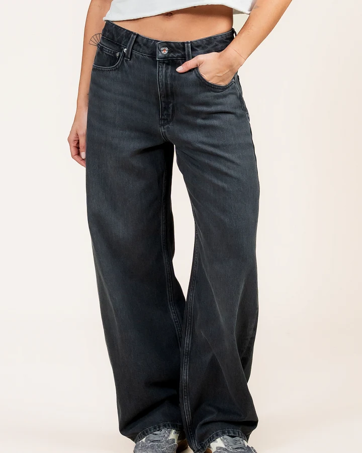Kuyichi Damen vegan Jeans Lucy Loose Washed Schwarz