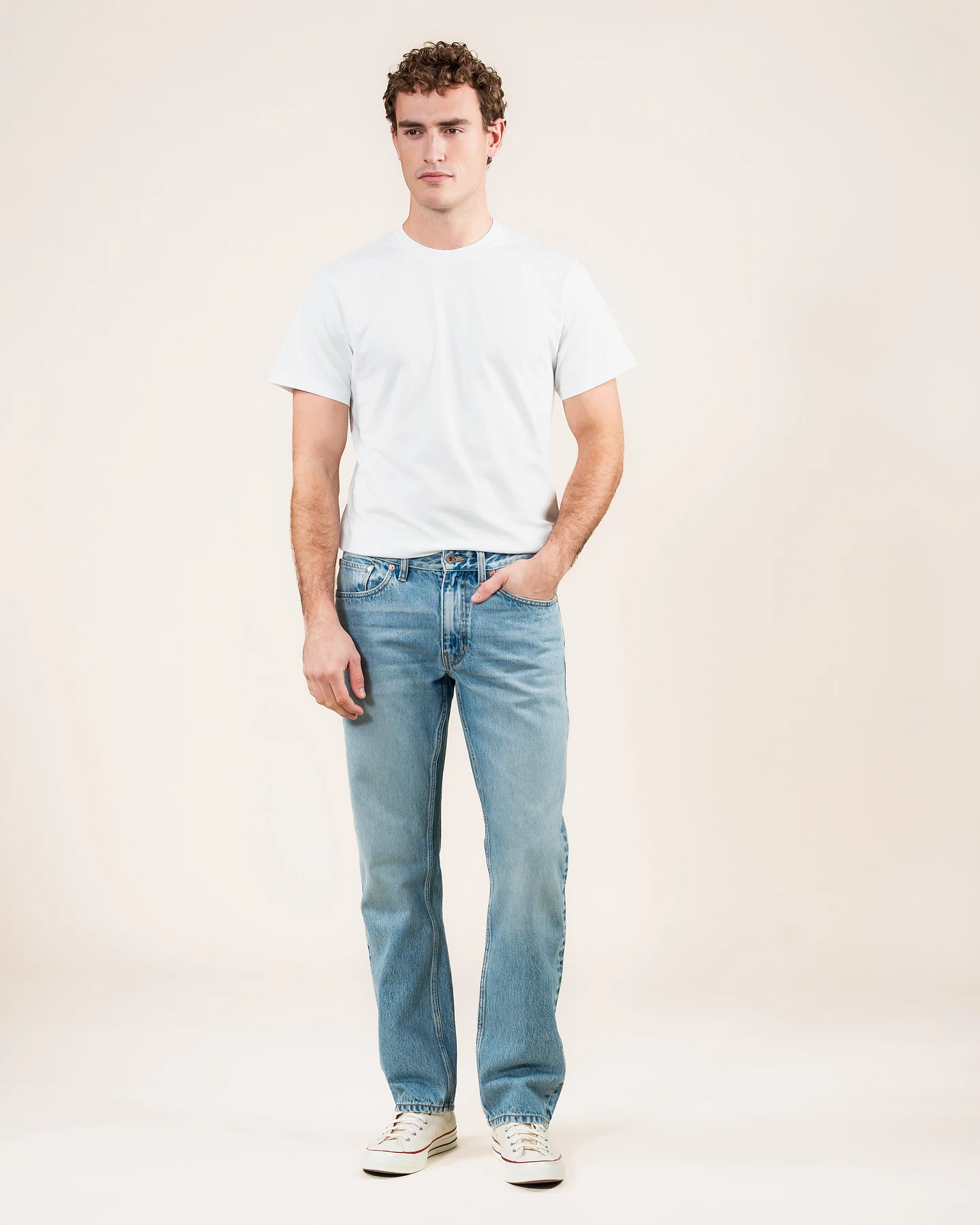 Kuyichi Herren vegan Jeans Scott Regular Pale Shore Blau – Ansicht 2