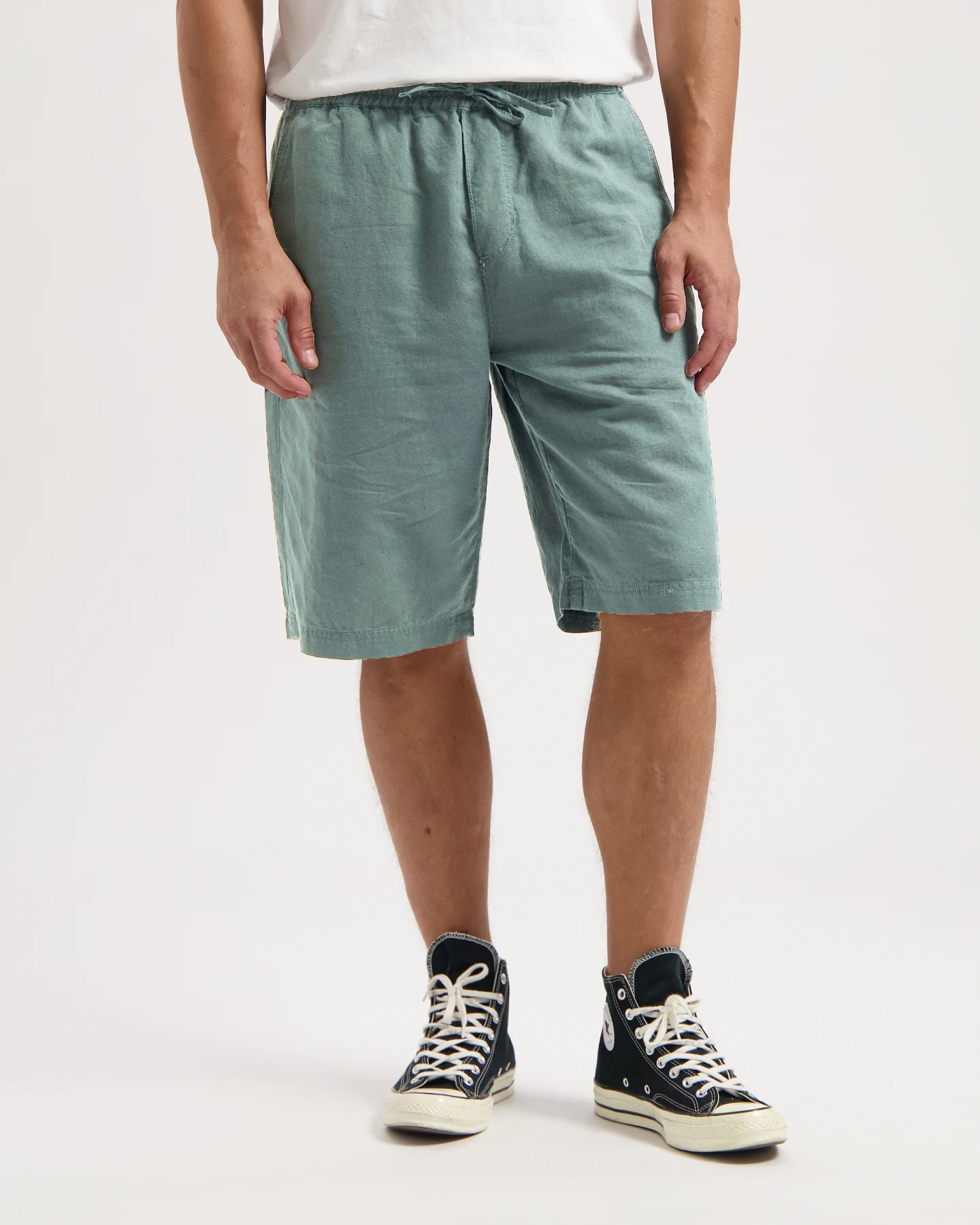 Kuyichi Herren vegan Shorts Tyler Salbei Grün – Ansicht 2