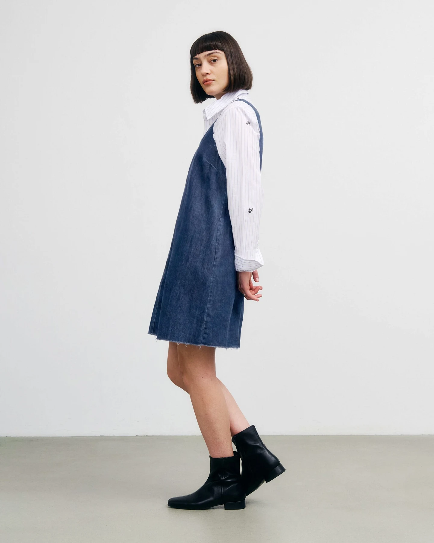 Rotholz Damen vegan Kurzes Kleid Washed Denim – Ansicht 2