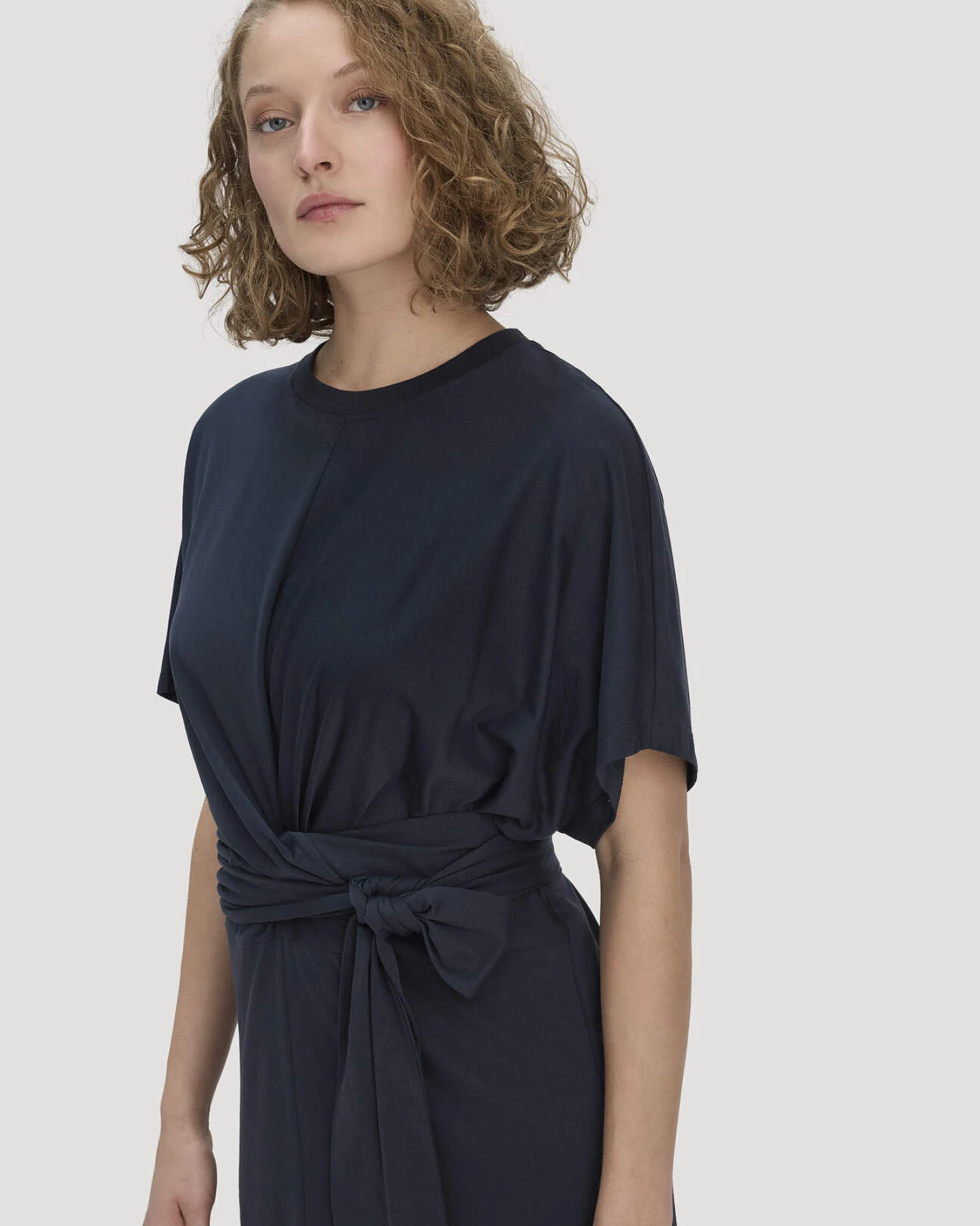 hessnatur Damen Jersey Kleid Midi Oversize aus Bio-Baumwolle - blau - Größe 34 – Ansicht 3