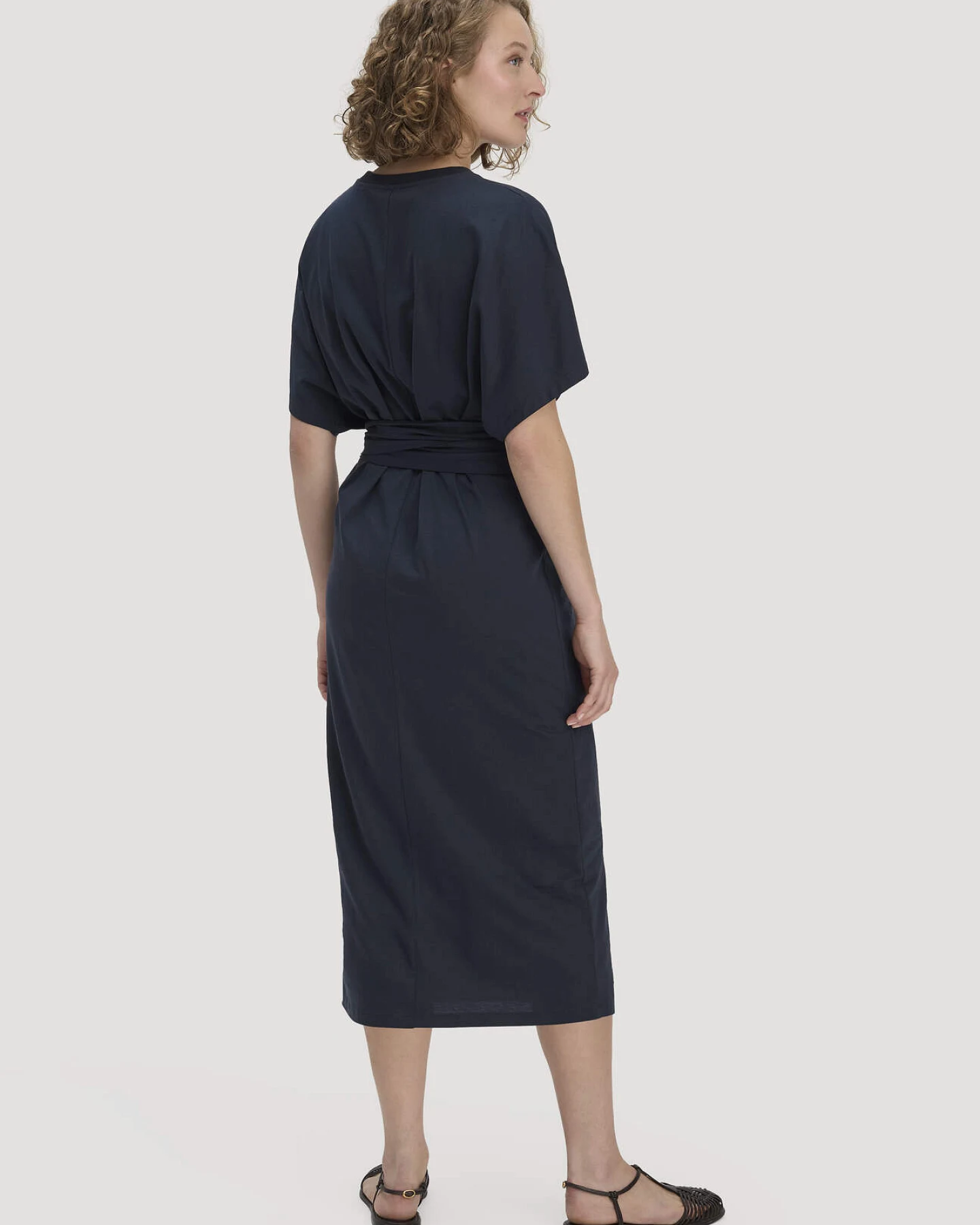 hessnatur Damen Jersey Kleid Midi Oversize aus Bio-Baumwolle - blau - Größe 36 – Ansicht 2