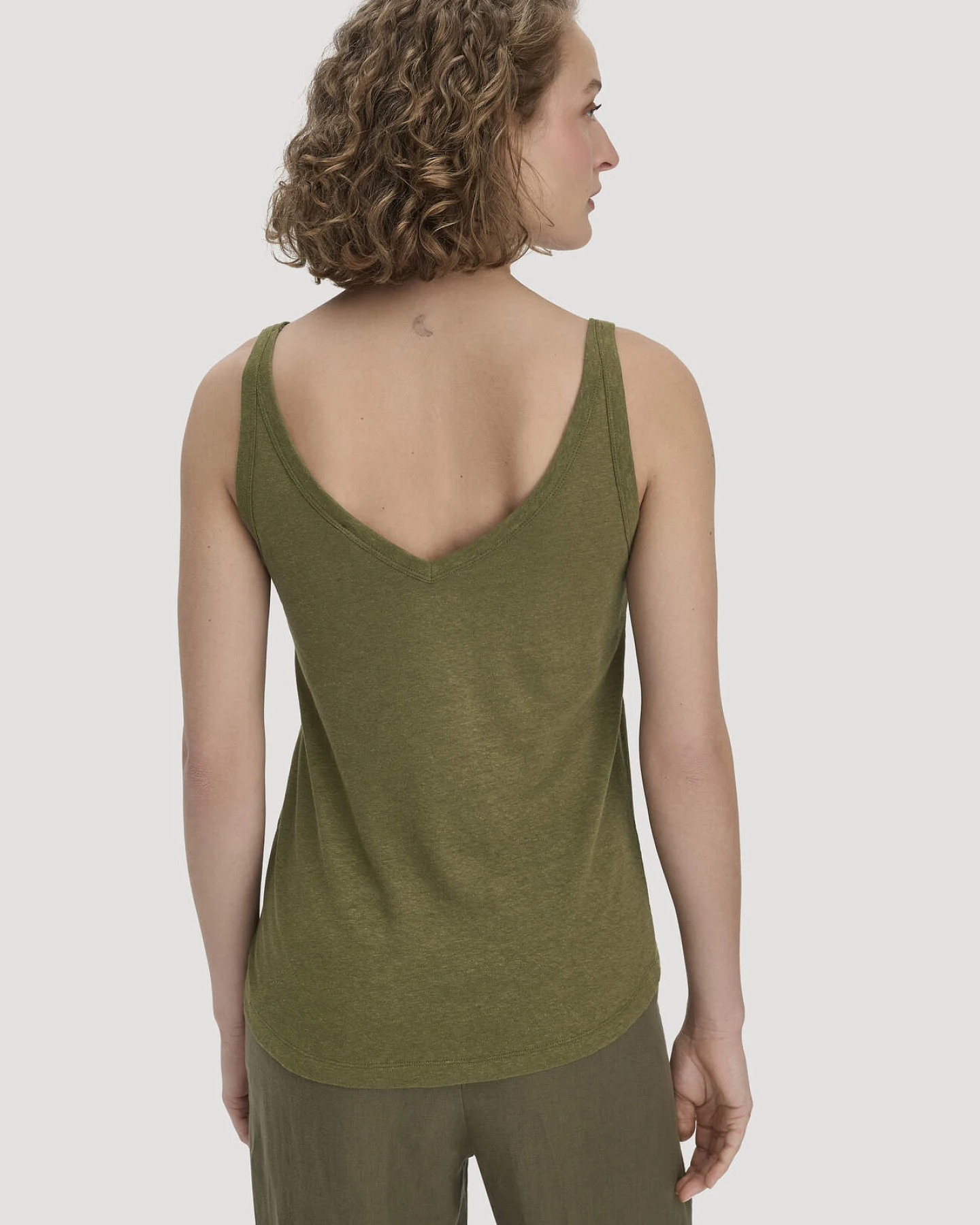 hessnatur Damen Jersey Top Regular aus Leinen und Bio-Baumwolle - grün - Größe 40 – Ansicht 3