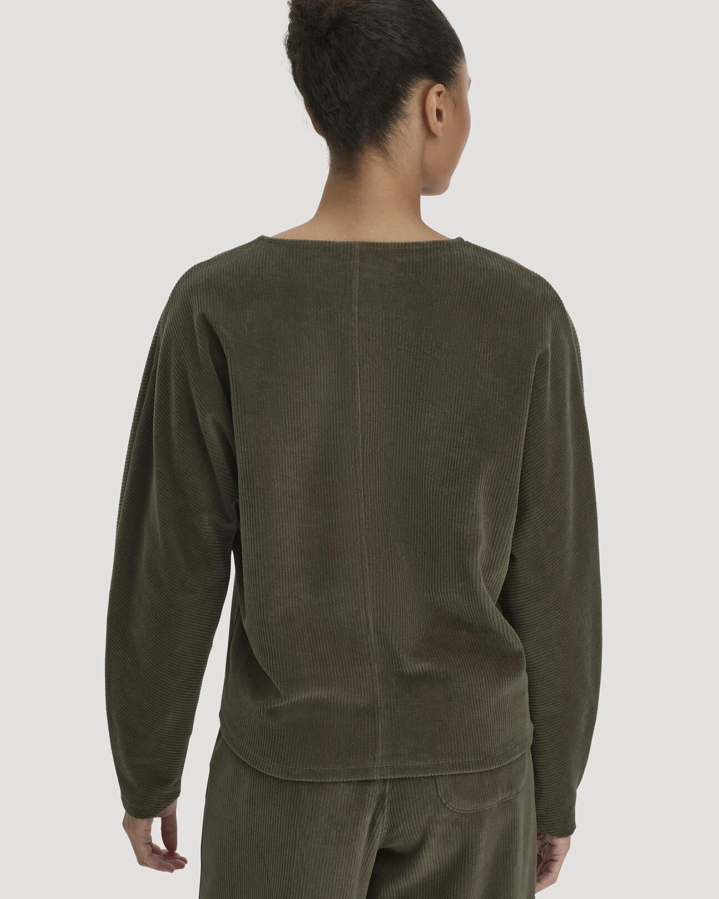 hessnatur Loungewear Longsleeve Oversized aus Bio-Baumwolle - grün - Größe M – Ansicht 3
