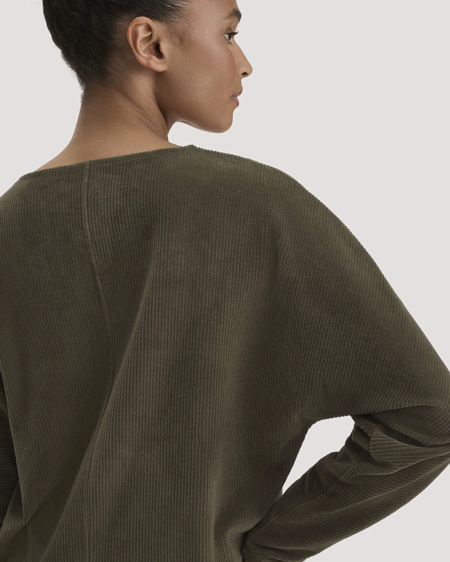 hessnatur Loungewear Longsleeve Oversized aus Bio-Baumwolle - grün - Größe M – Ansicht 4