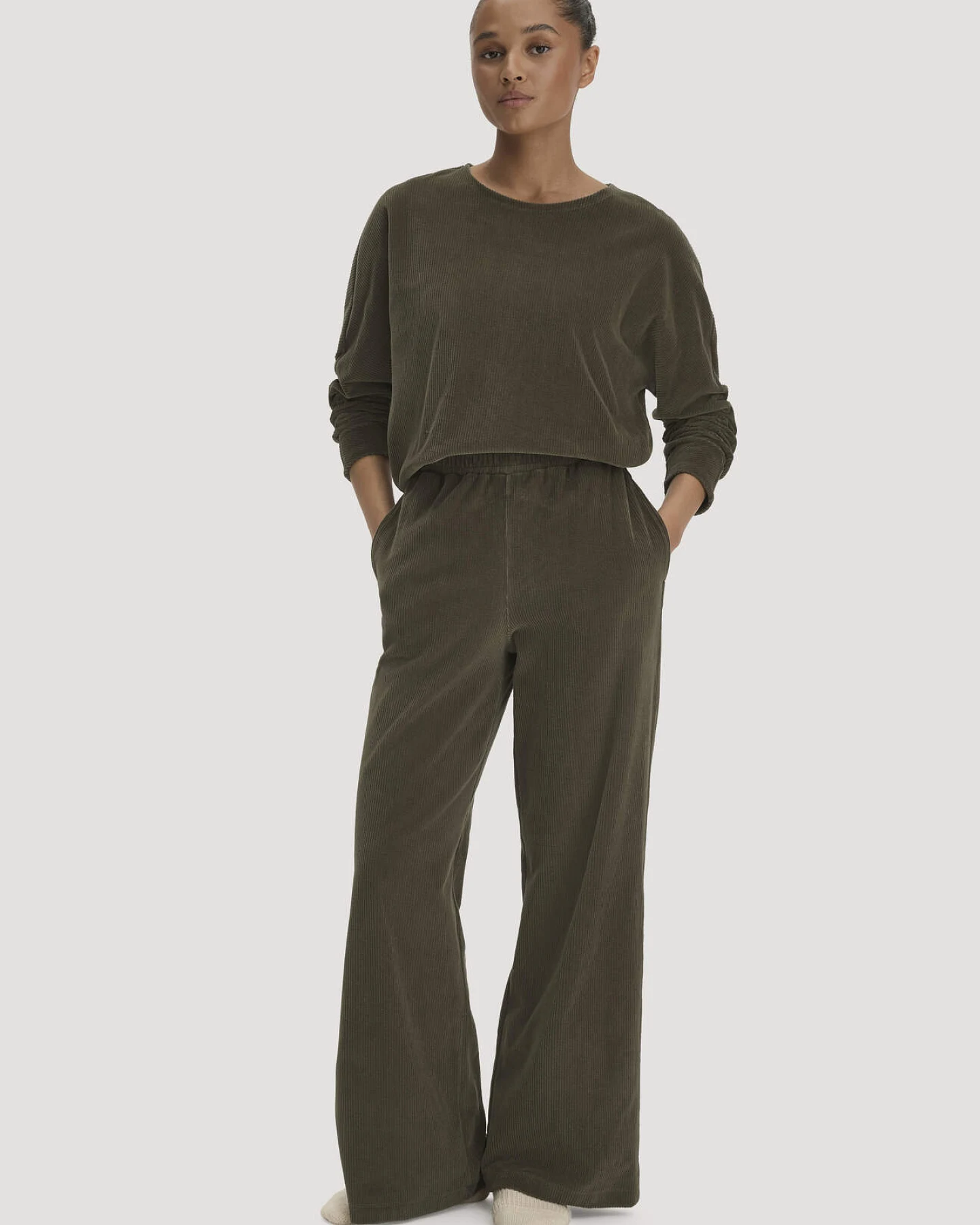 hessnatur Loungewear Longsleeve Oversized aus Bio-Baumwolle - grün - Größe S – Ansicht 2