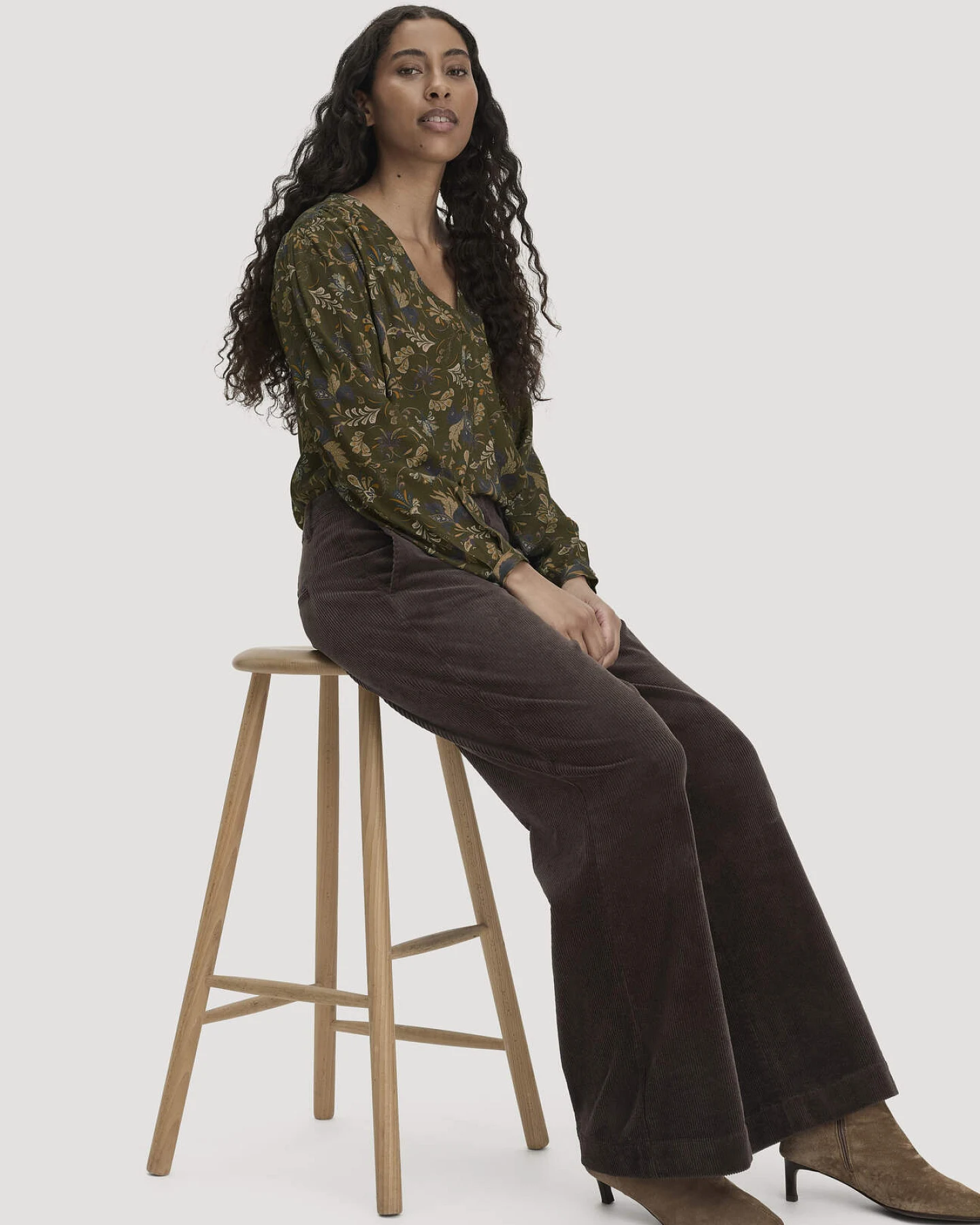 hessnatur Damen Cordhose Wide Leg Relaxed aus Bio-Baumwolle - braun - Größe 34 – Ansicht 4