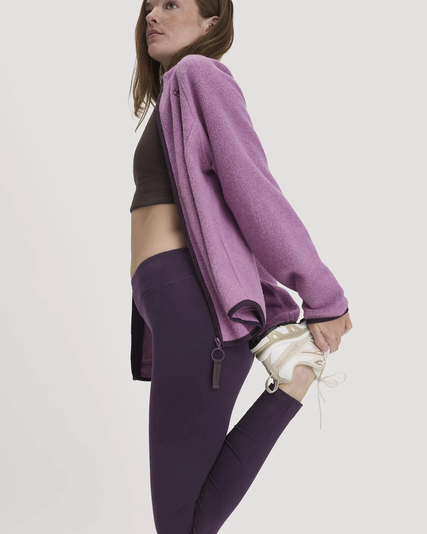 hessnatur Loungewear Leggings Medium Cut ACTIVE LIGHT aus Bio-Baumwolle - lila - Größe M/l – Ansicht 4