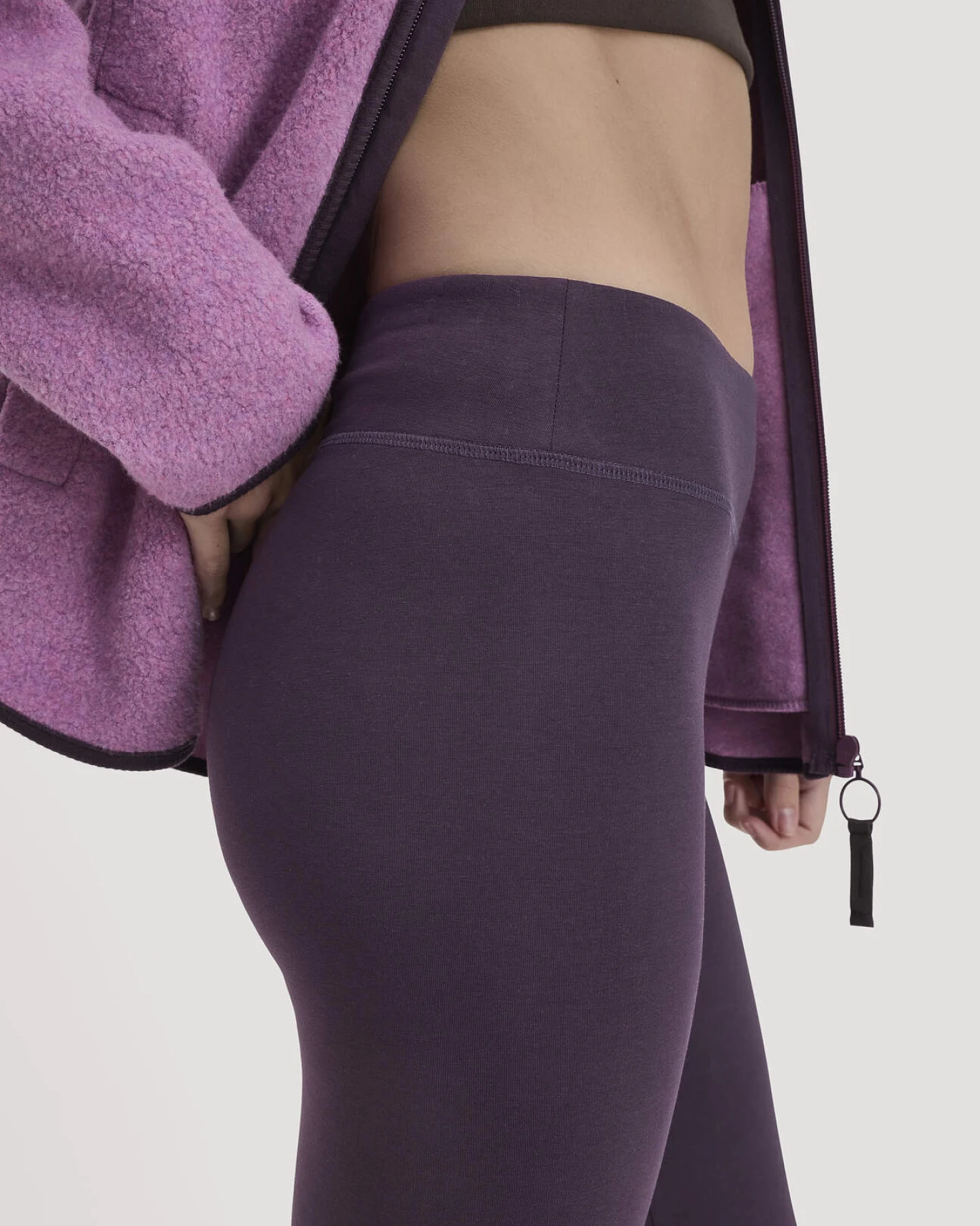 hessnatur Loungewear Leggings Medium Cut ACTIVE LIGHT aus Bio-Baumwolle - lila - Größe M/k – Ansicht 3