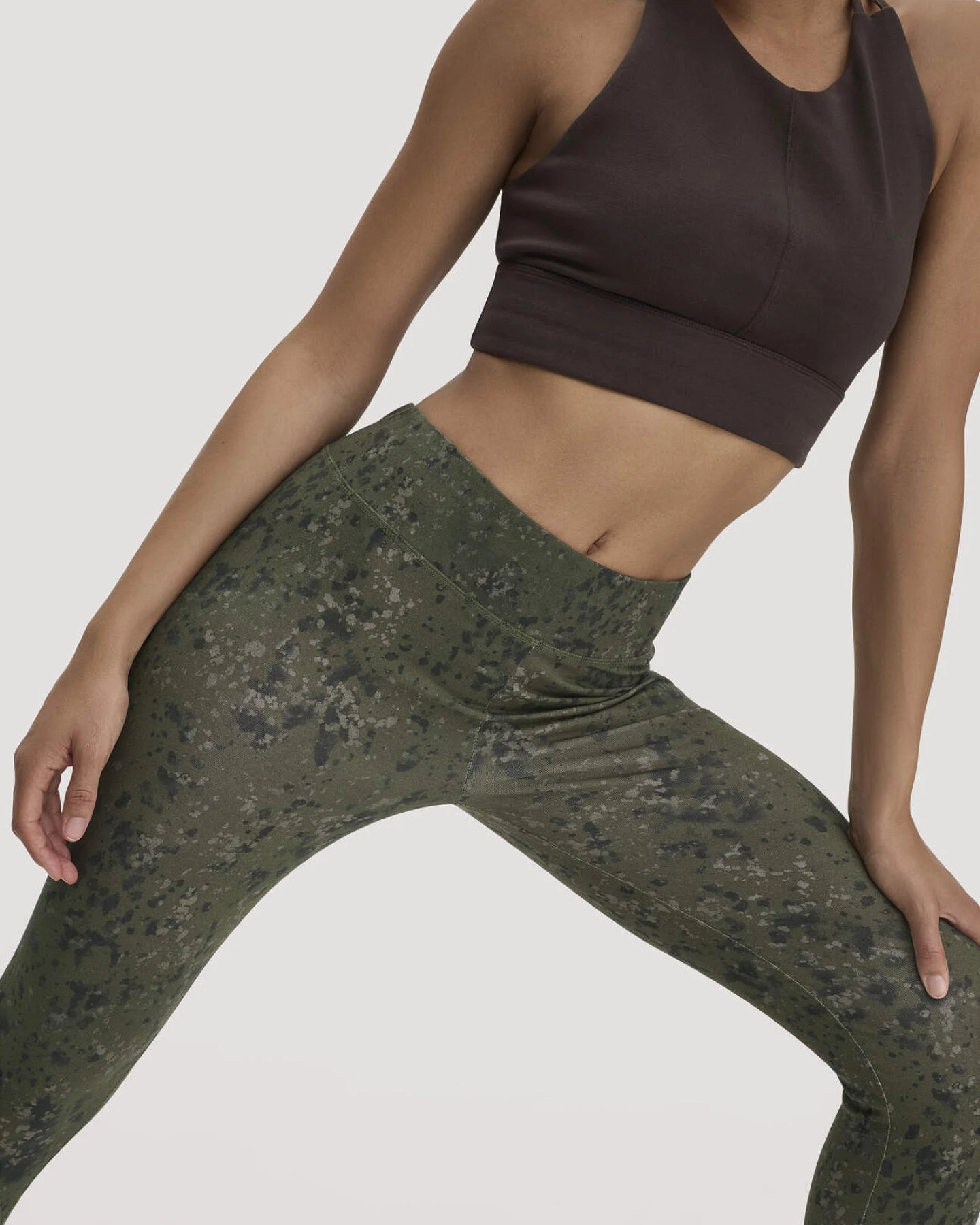 hessnatur Loungewear Leggings Medium Cut ACTIVE LIGHT aus Bio-Baumwolle - grün - Größe S – Ansicht 3