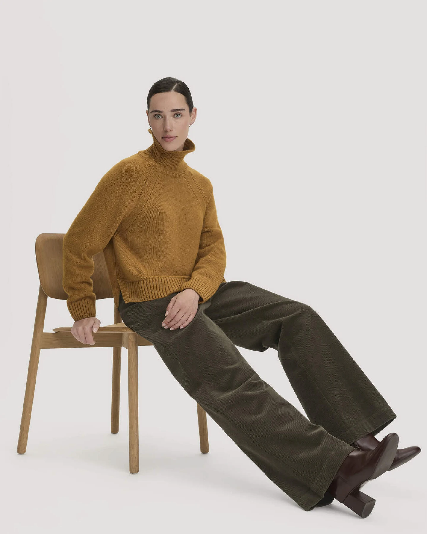 hessnatur Damen Cordhose Wide Leg Relaxed aus Bio-Baumwolle - grün - Größe 44 – Ansicht 4