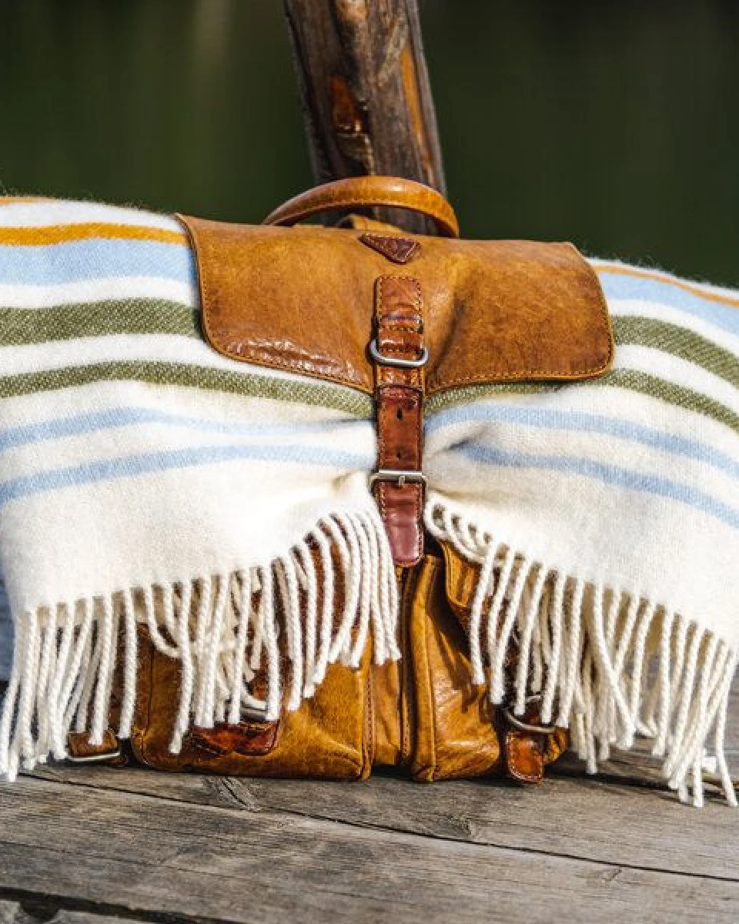 Steppenwolle Kuschelige Wolldecke PRÄRIE mit bunten Streifen, Pfeilmotiv & Fransen – Ansicht 4