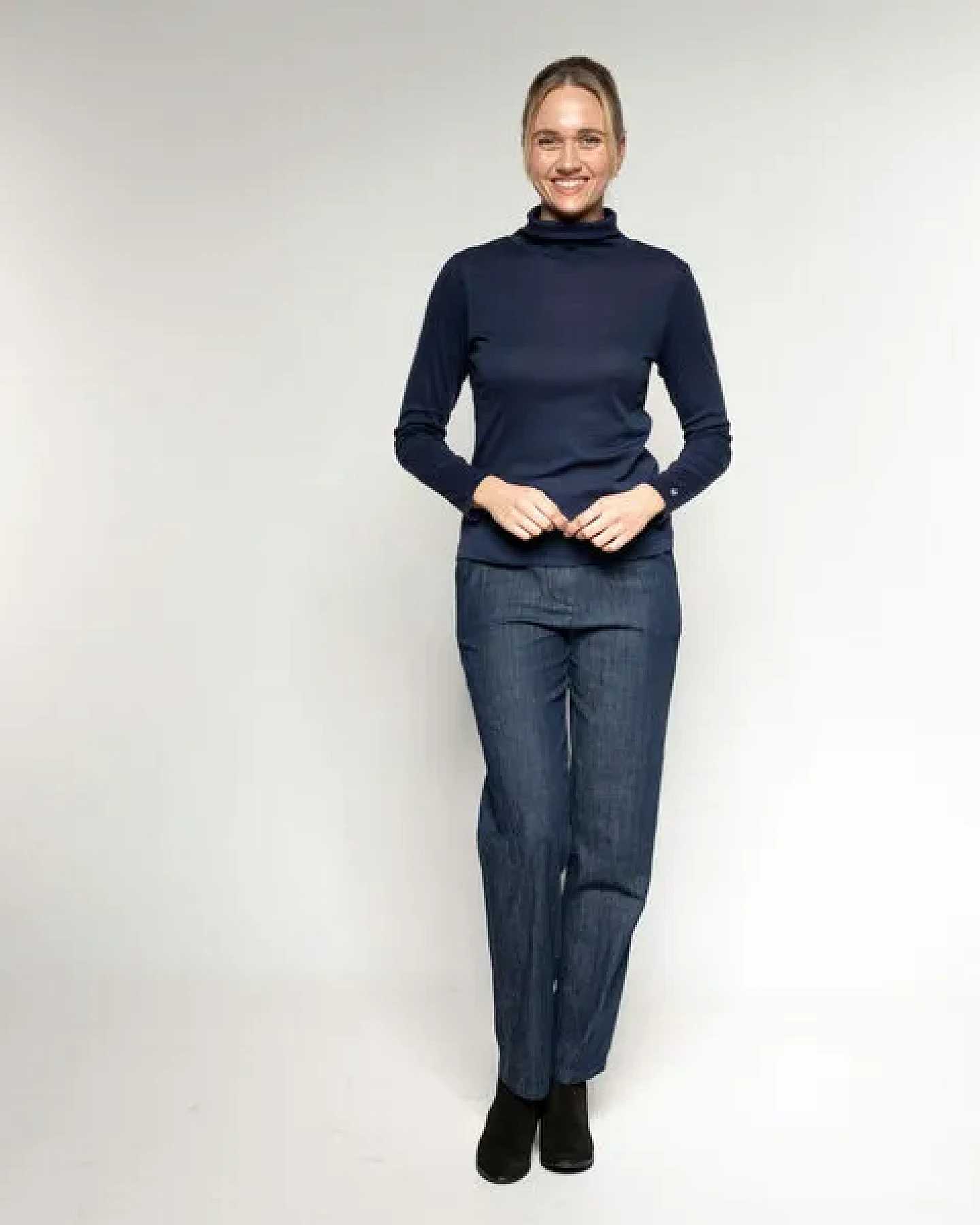Alma & Lovis Rollkragenshirt aus Bio-Baumwoll-Jersey – Ansicht 3