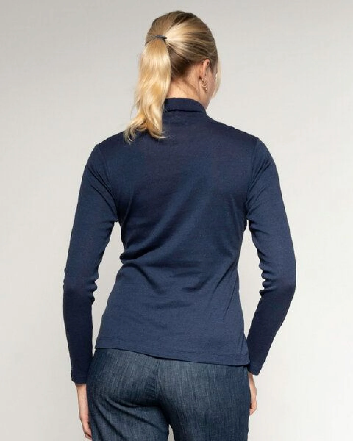 Alma & Lovis Rollkragenshirt aus Bio-Baumwoll-Jersey – Ansicht 4