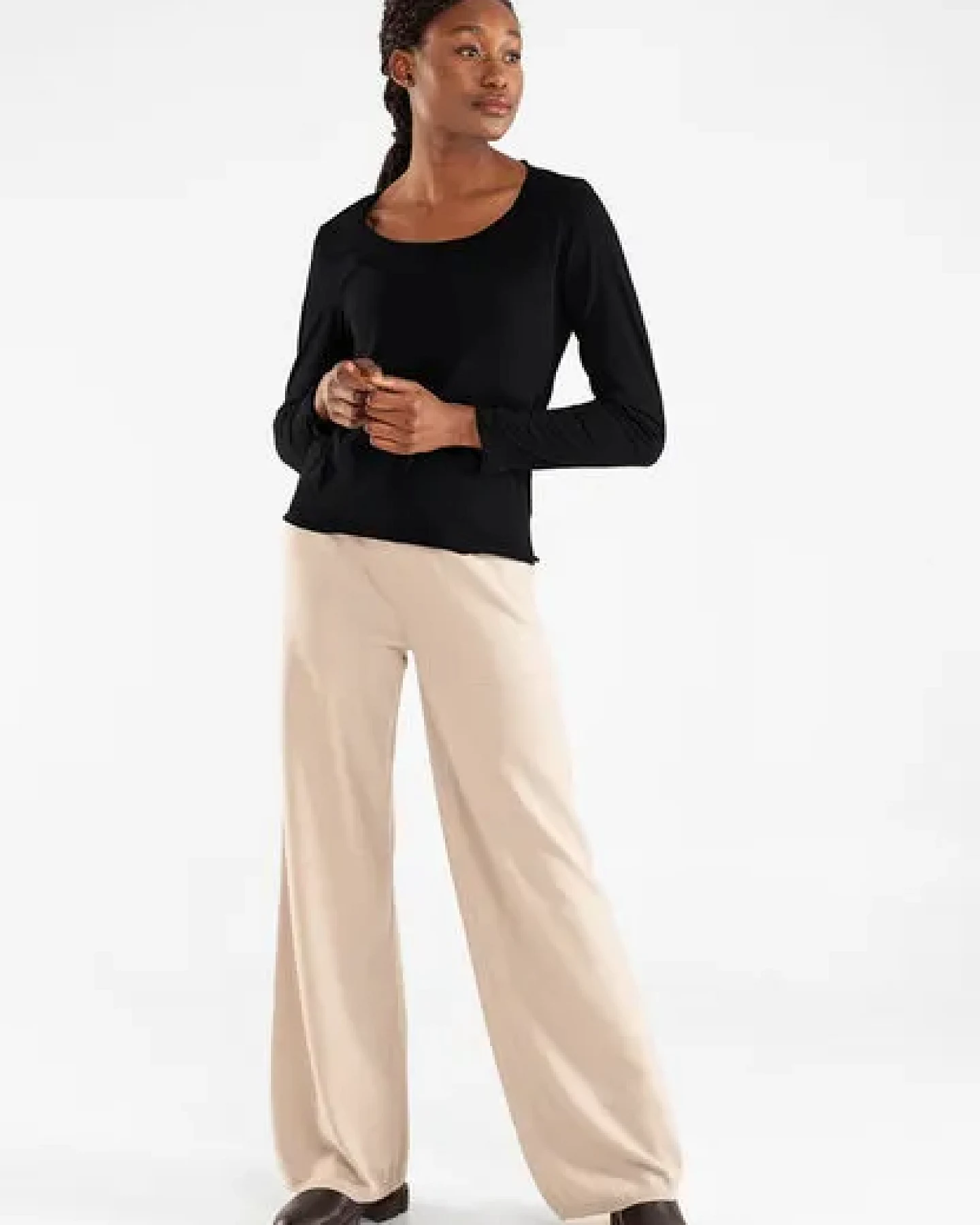 Alma & Lovis Smartes Langarmshirt aus Bio-Baumwolle – Ansicht 2