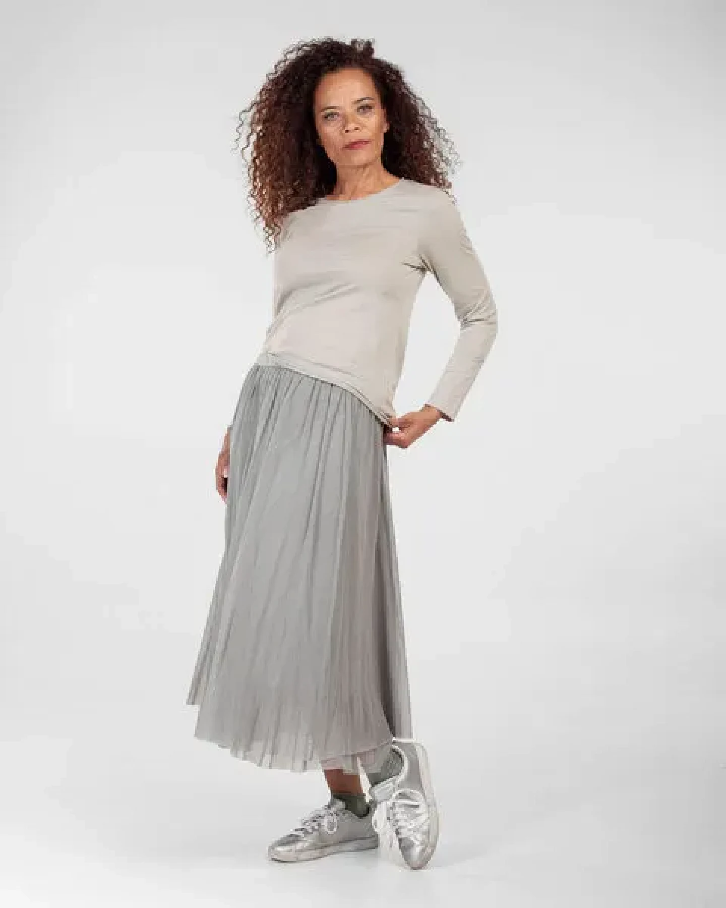 Alma & Lovis Smartes Langarmshirt aus Bio-Baumwolle – Ansicht 2