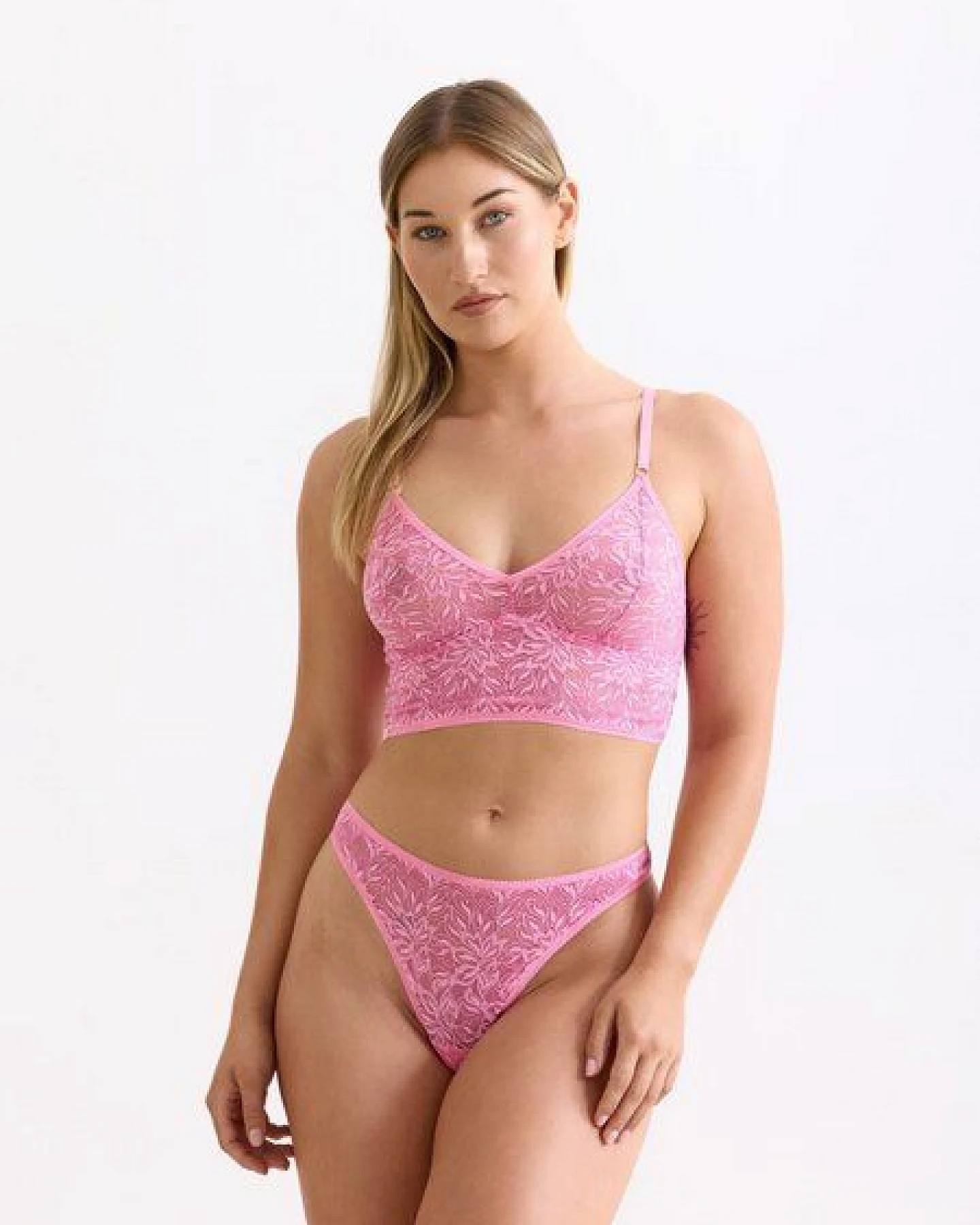erlich textil Iconic Lace bügelloses Bralette Top mit Spitze aus abbaubarem Polyamid, made in Europe – Ansicht 3