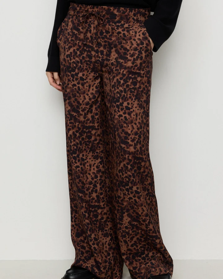 Recolution Damen vegan Hose Syringa Leo Cognacbraun