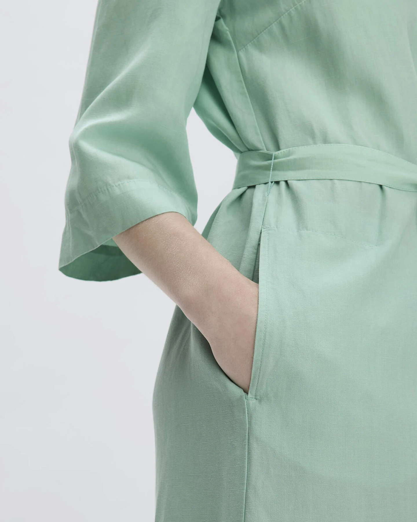 hessnatur Damen Kleid Midi Relaxed aus TENCEL Lyocell mit Leinen - grün - Größe 36 – Ansicht 3