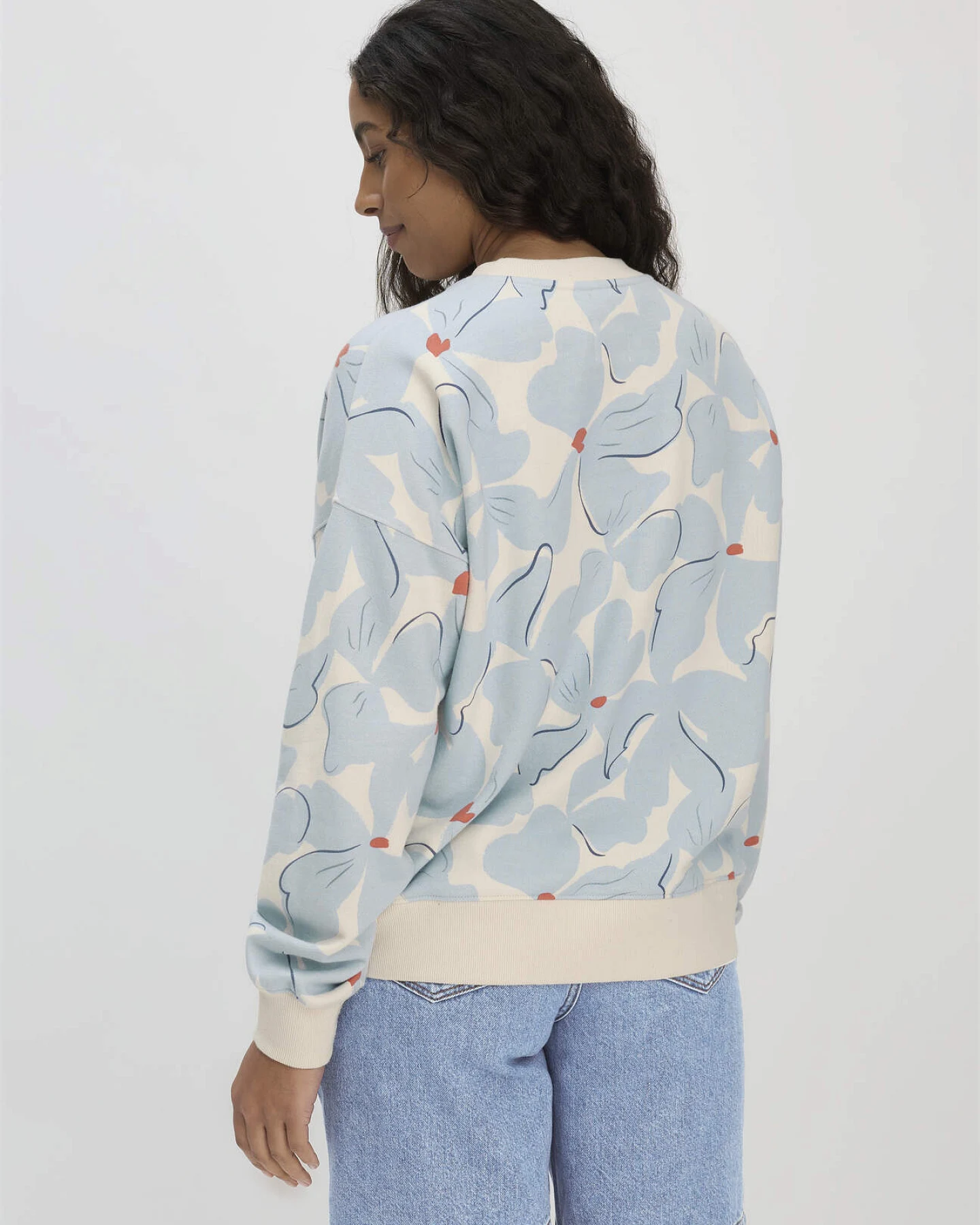 hessnatur Damen Print Sweatshirt Oversize BETTER RECYCLING aus Bio-Baumwolle - blau - Größe S – Ansicht 3