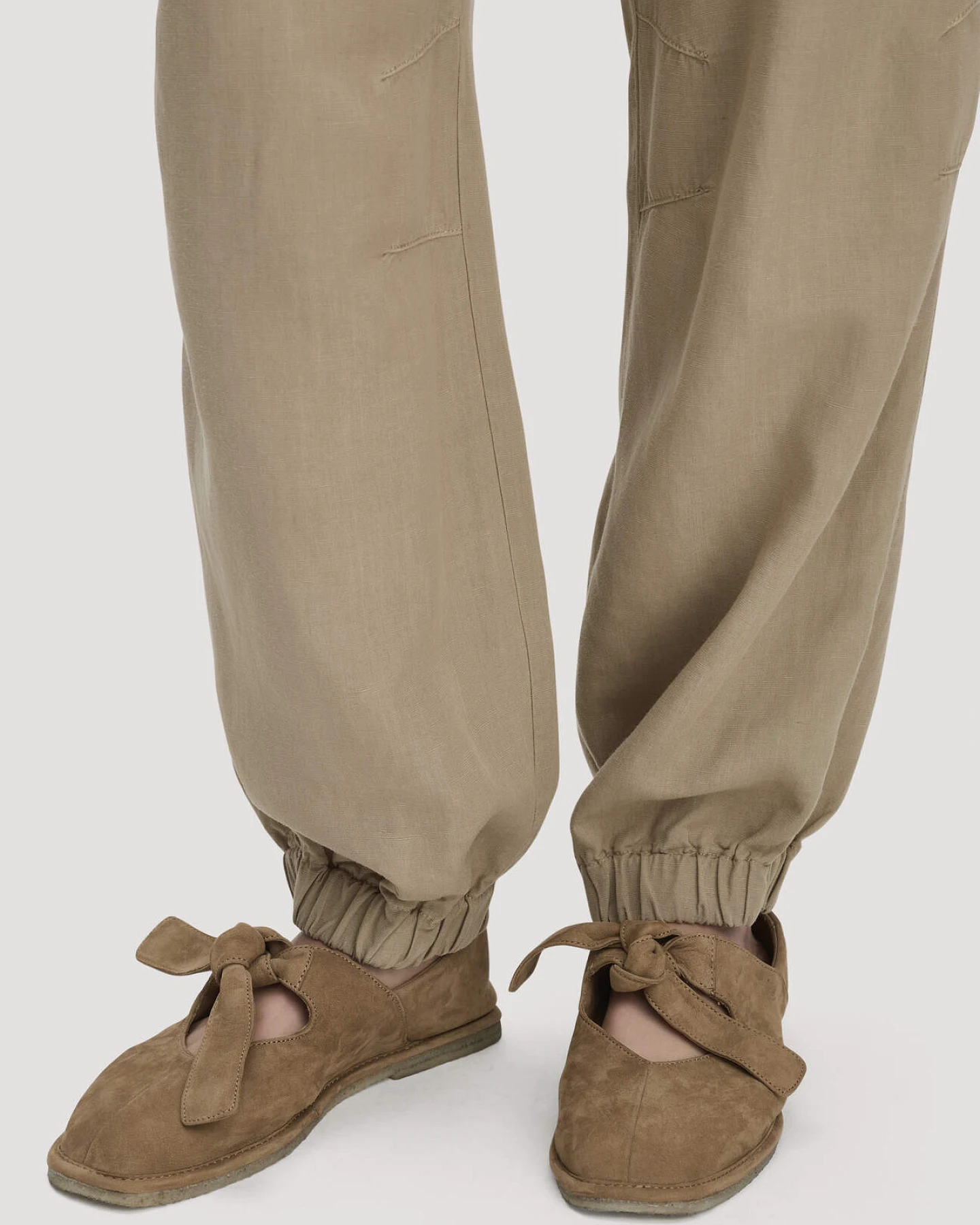 hessnatur Damen Soft Utility Hose aus TENCEL™ Lyocell mit Leinen - beige - Größe 44 – Ansicht 3