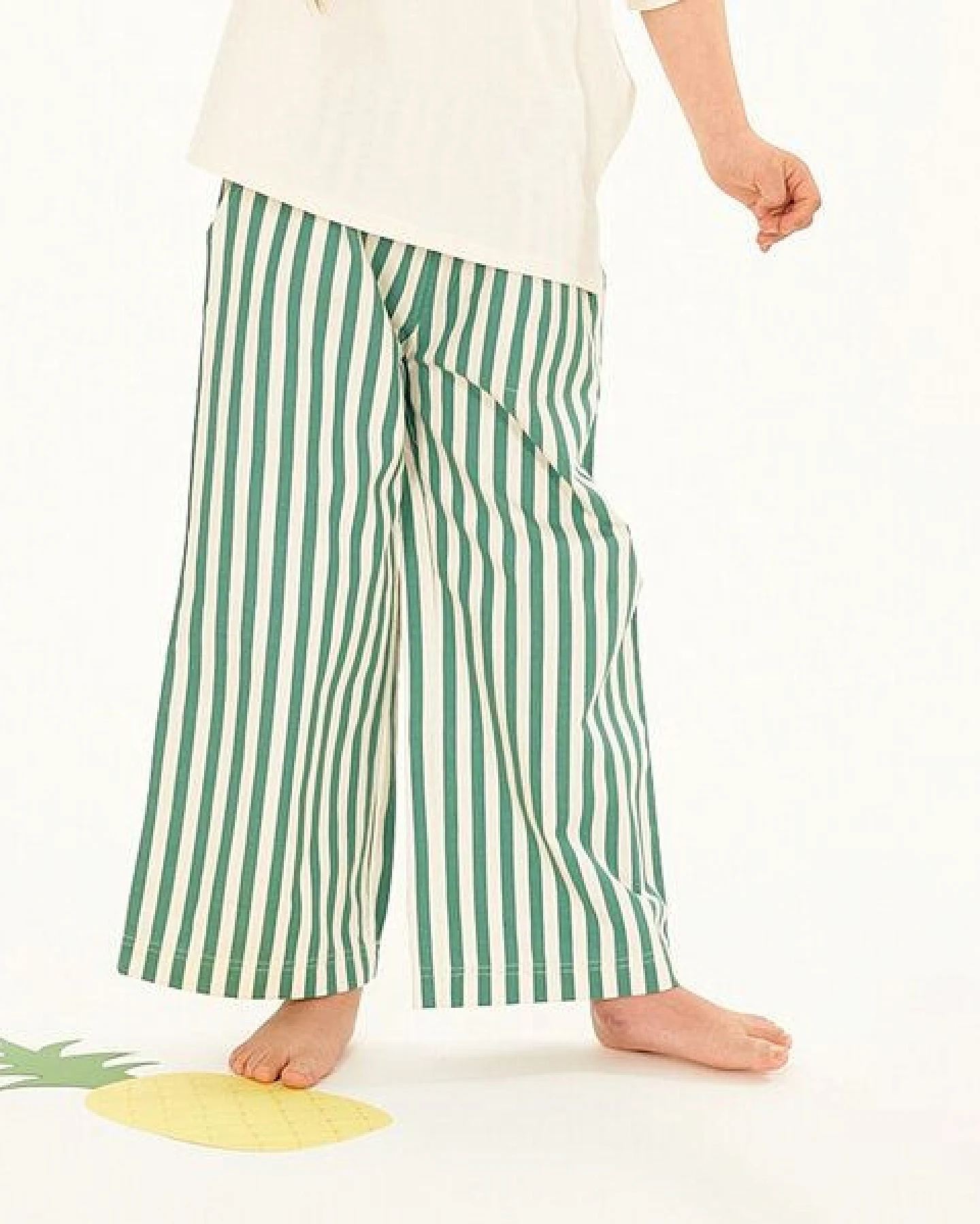 Sense Organics Kinderhose grün-weiß gestreift, Modell WALA – Ansicht 2