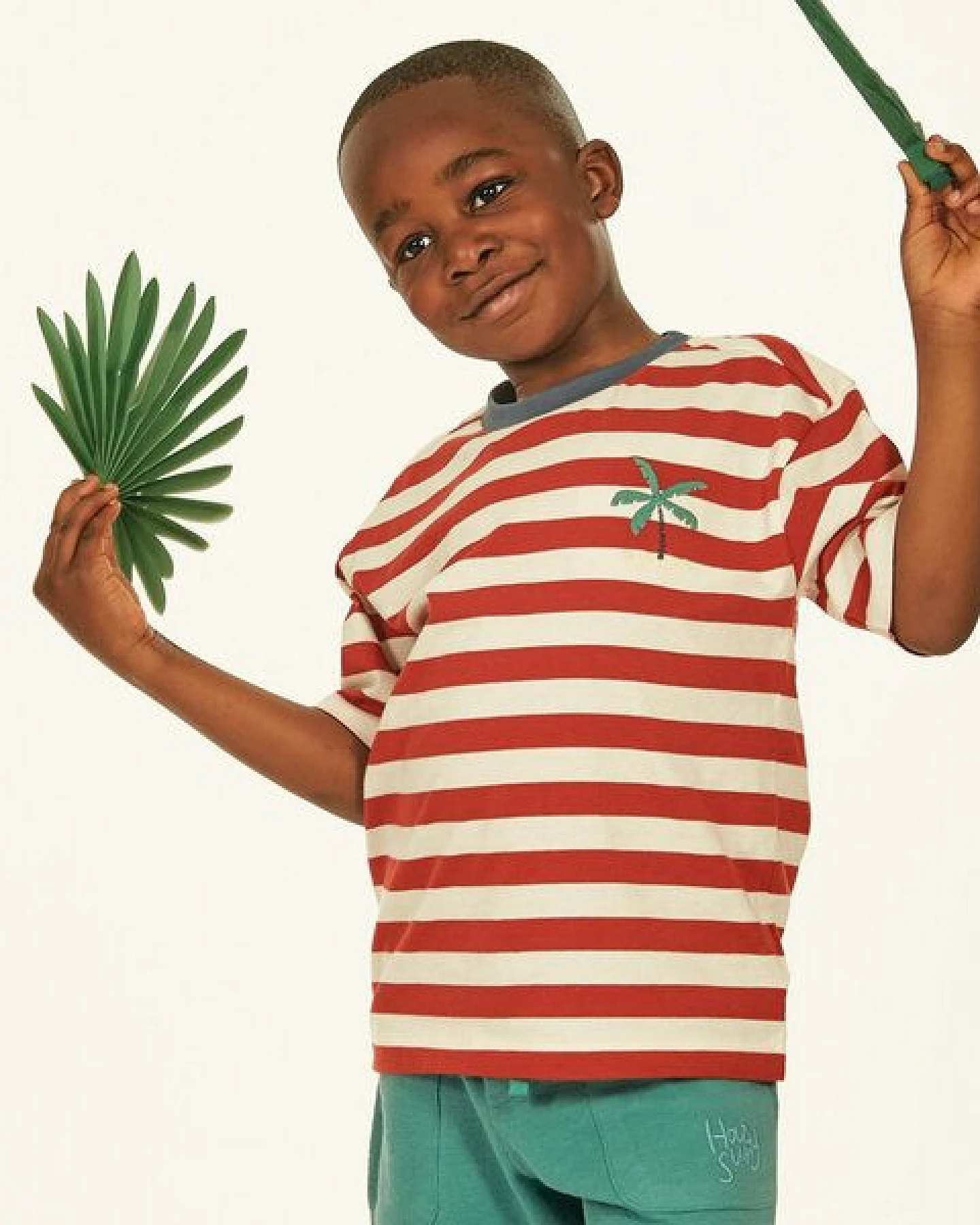 Sense Organics T-Shirt für Kinder rot-weiß geringelt, Modell OSWIN – Ansicht 2