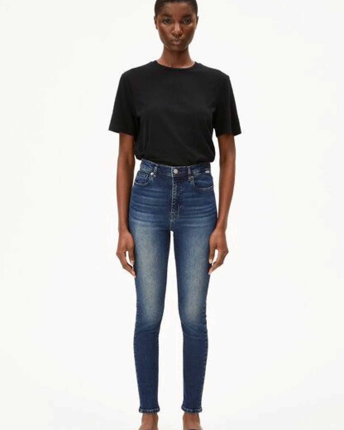 ARMEDANGELS LUALAA Damen T-Shirt aus Leinen-Mix – Ansicht 4