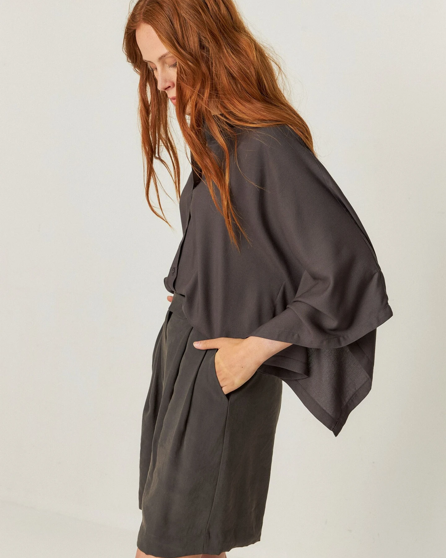 SKFK Damen vegan Kurze Hosen Laida Gray – Ansicht 2