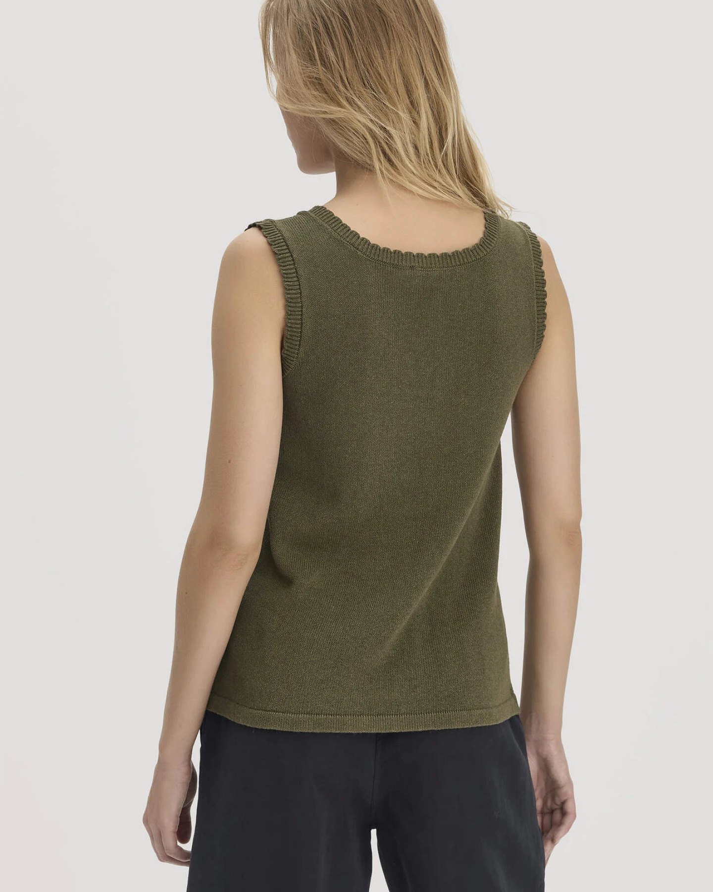 hessnatur Damen Strick Top Regular aus Leinen mit Bio-Baumwolle und LENZING™ ECOVERO - grün - Größe M – Ansicht 3