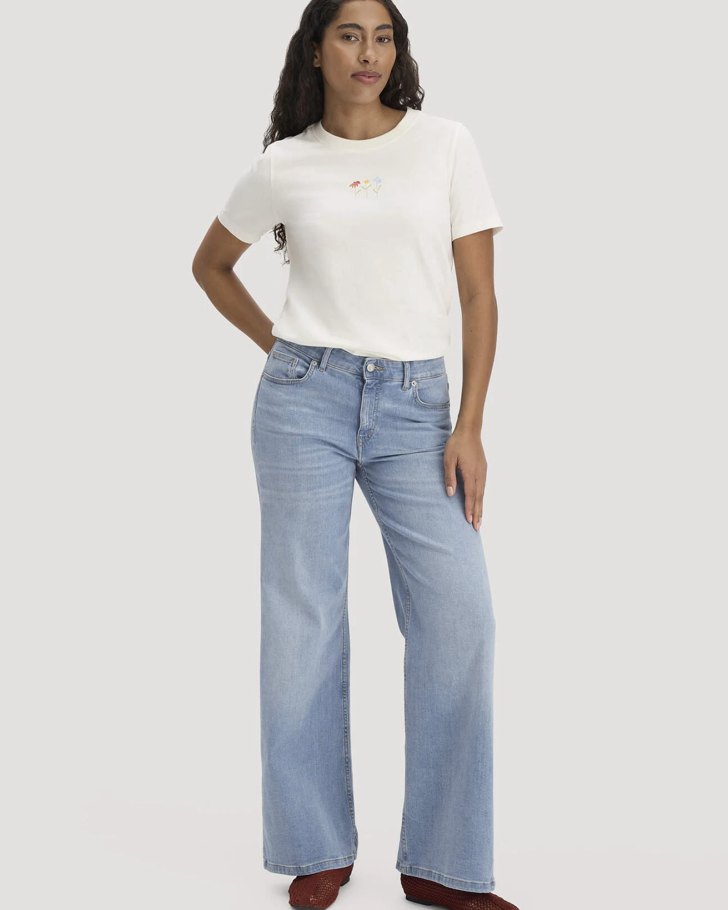 hessnatur Damen Print T-Shirt Relaxed aus Bio-Baumwolle - weiß - Größe 34 – Ansicht 2