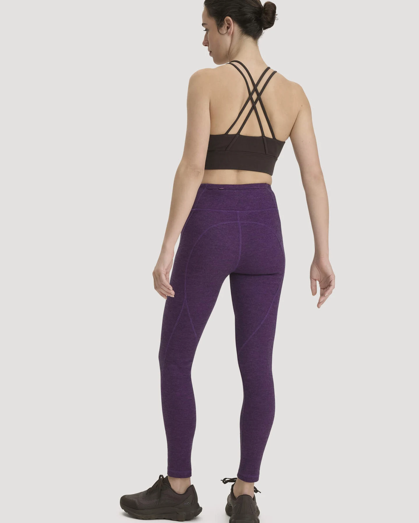 hessnatur Loungewear Leggings Medium Cut ACTIVE FUNCTIONAL aus Bio-Merinowolle und Bio-Baumwolle - lila - Größe L – Ansicht 2
