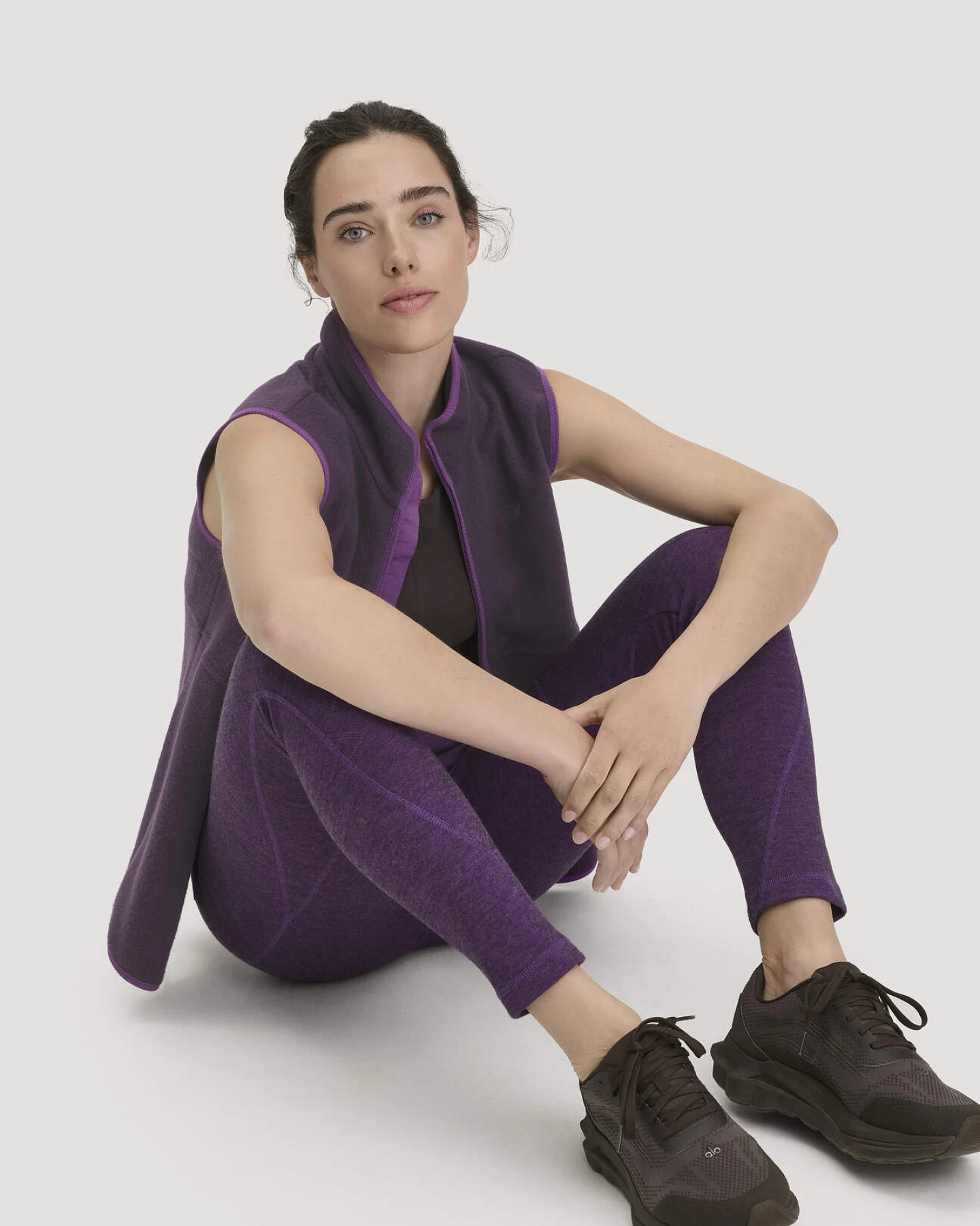 hessnatur Loungewear Leggings Medium Cut ACTIVE FUNCTIONAL aus Bio-Merinowolle und Bio-Baumwolle - lila - Größe L – Ansicht 4