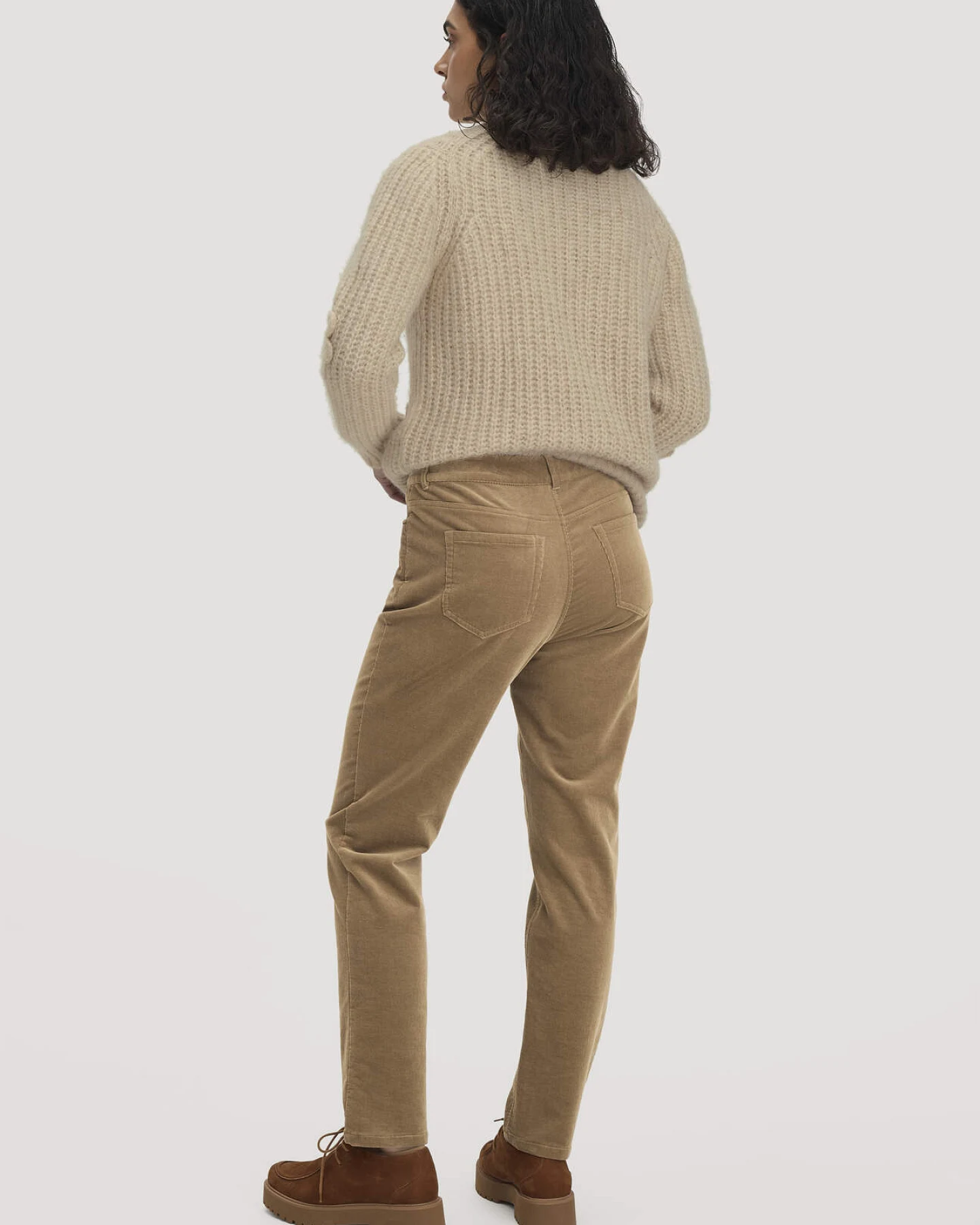 hessnatur Damen Gewebe Cord Hose Straight Leg aus Bio-Baumwolle - braun - Größe 42 – Ansicht 2