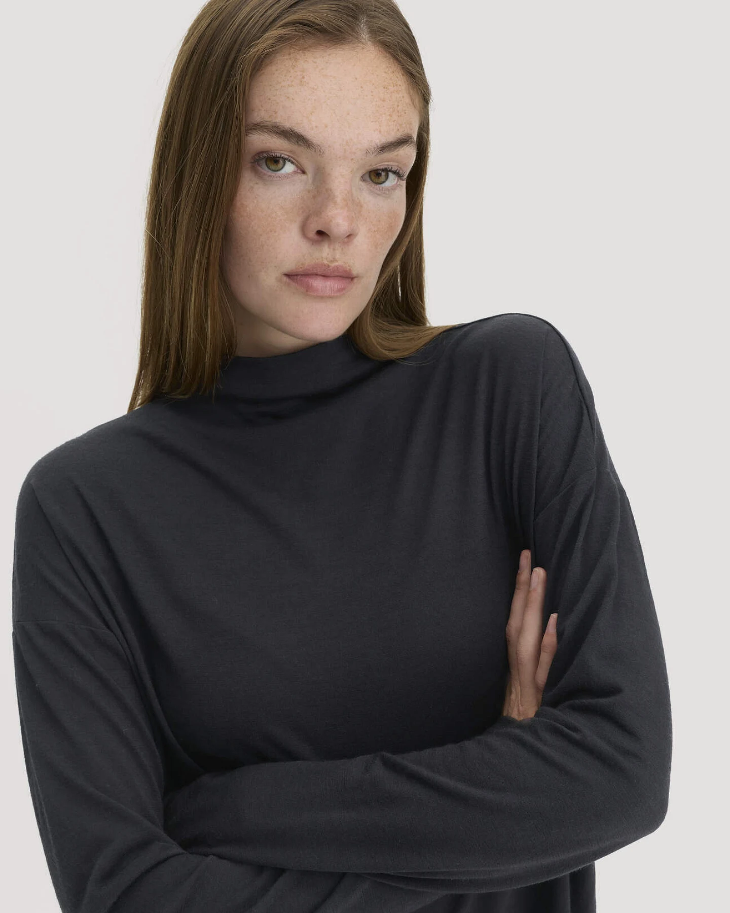 hessnatur Loungewear Longsleeve Oversize aus Bio-Merinowolle - schwarz - Größe XL – Ansicht 4