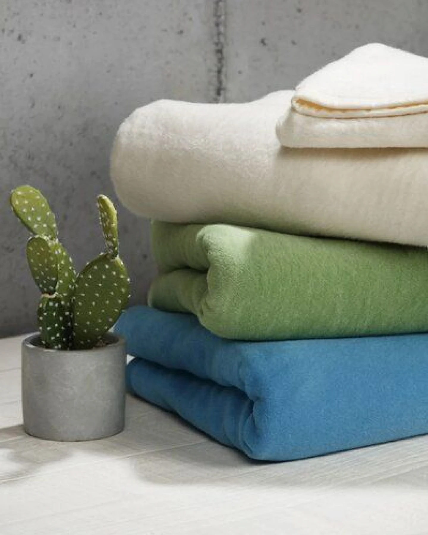 biederlack Wohn-und Kuscheldecke "Unicolour " tolle Farben wählbar – Ansicht 2