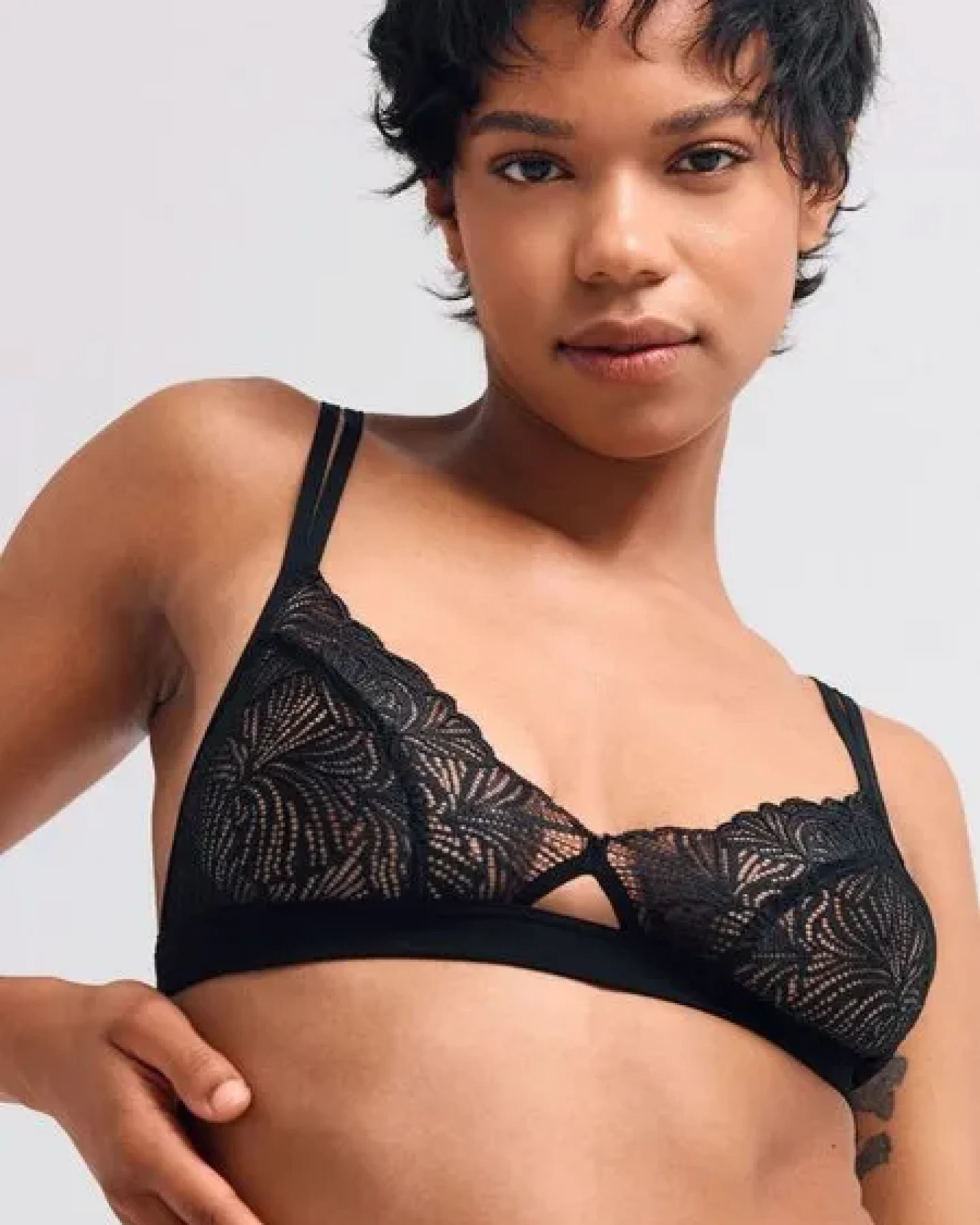 erlich textil Fluid Lace bügelloser Cut-Out Bralette mit Spitze aus recyceltem Polyamid, made in Europe – Ansicht 3